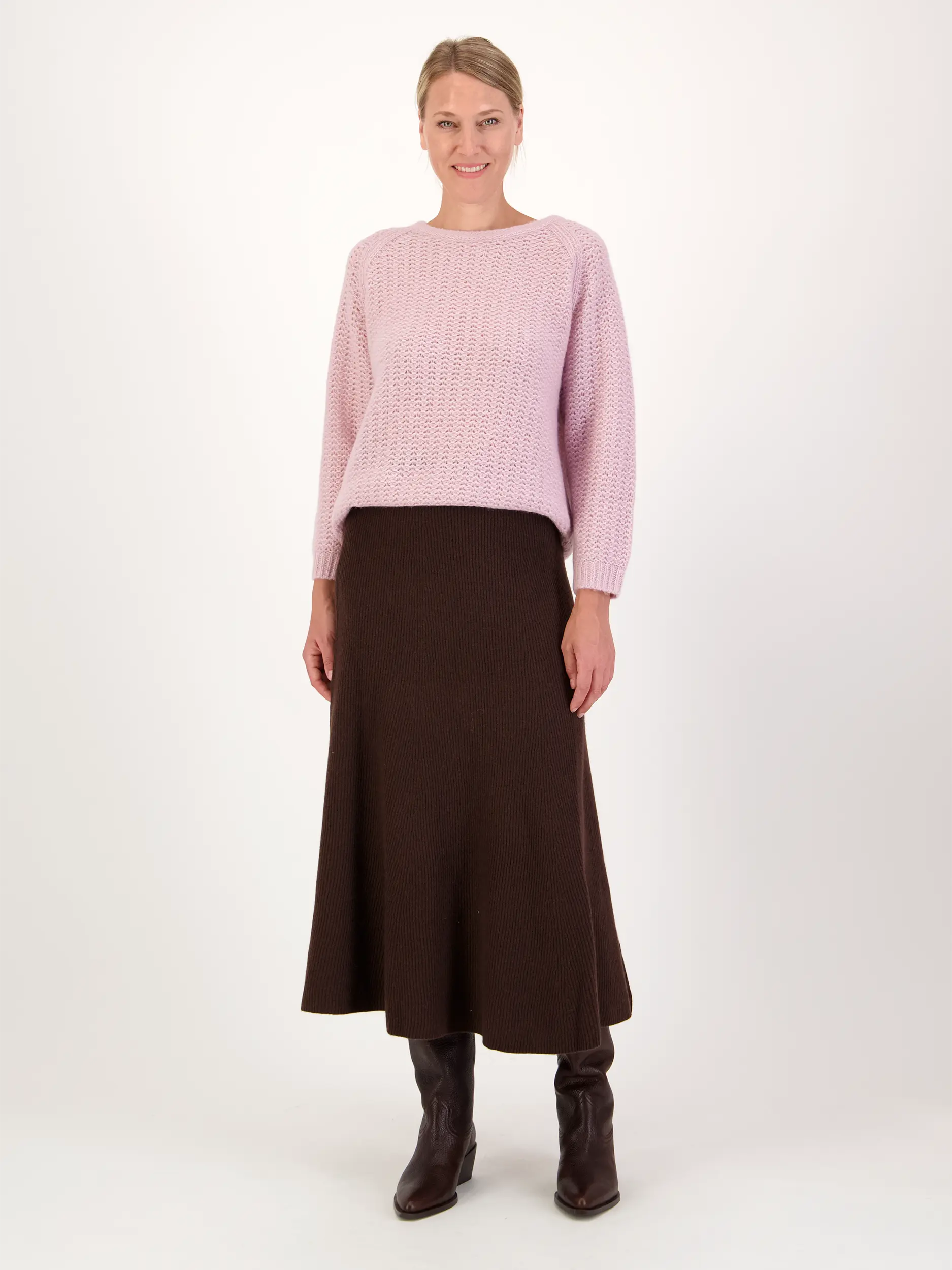 Midi Wollrock - Artikel Teil eines Outfits getragen von einem Modell - Farbe: Braun