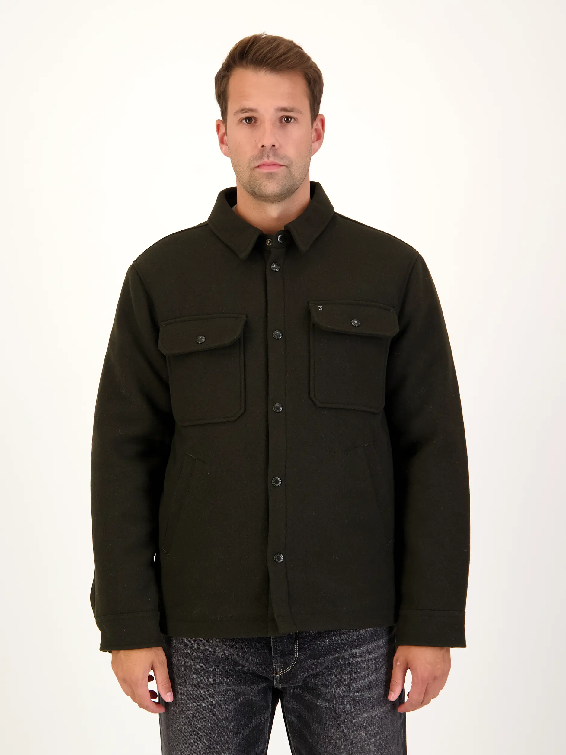 Overshirt mit Kentkragen langarm - Artikel Vorderseite getragen von einem Modell - Farbe: Braun