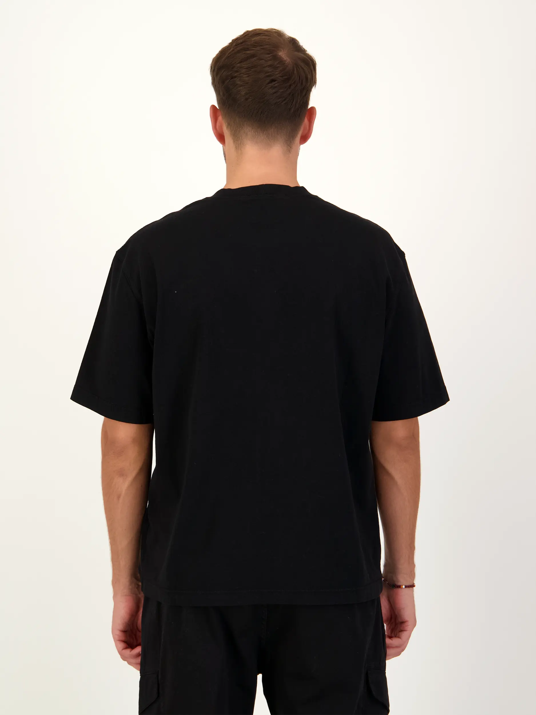 T-Shirt - Artikel Rückseite getragen von einem Modell