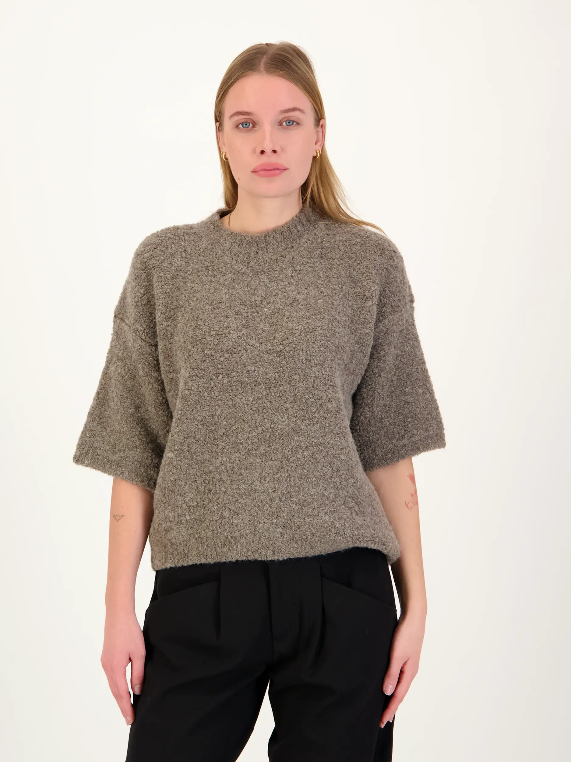 Pullover aus Woll-Mix 3/4 Arm - Artikel Vorderseite getragen von einem Modell - Farbe: Braun