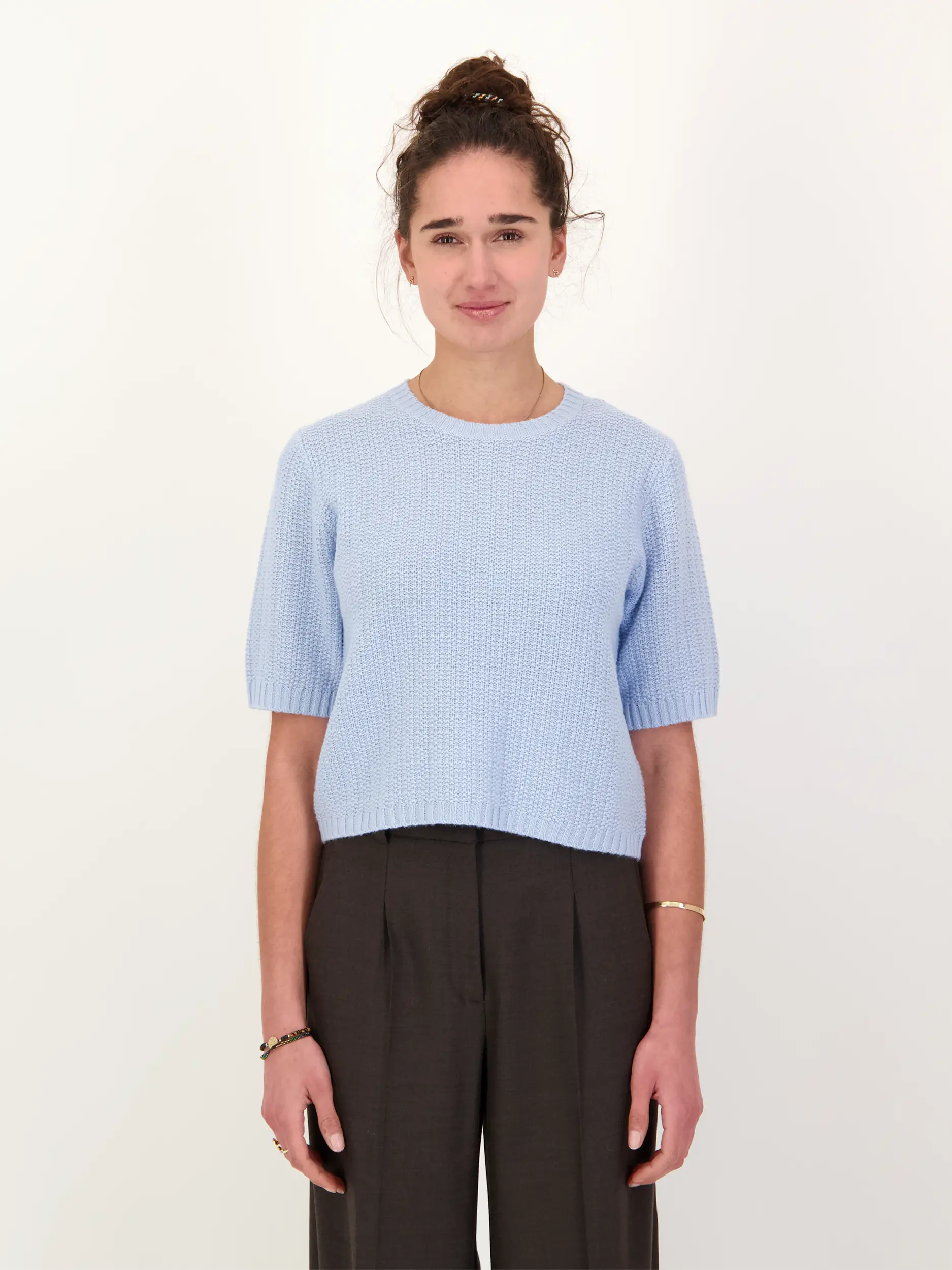 Pullover Kurzarm  - Artikel Vorderseite getragen von einem Modell - Farbe: Blau