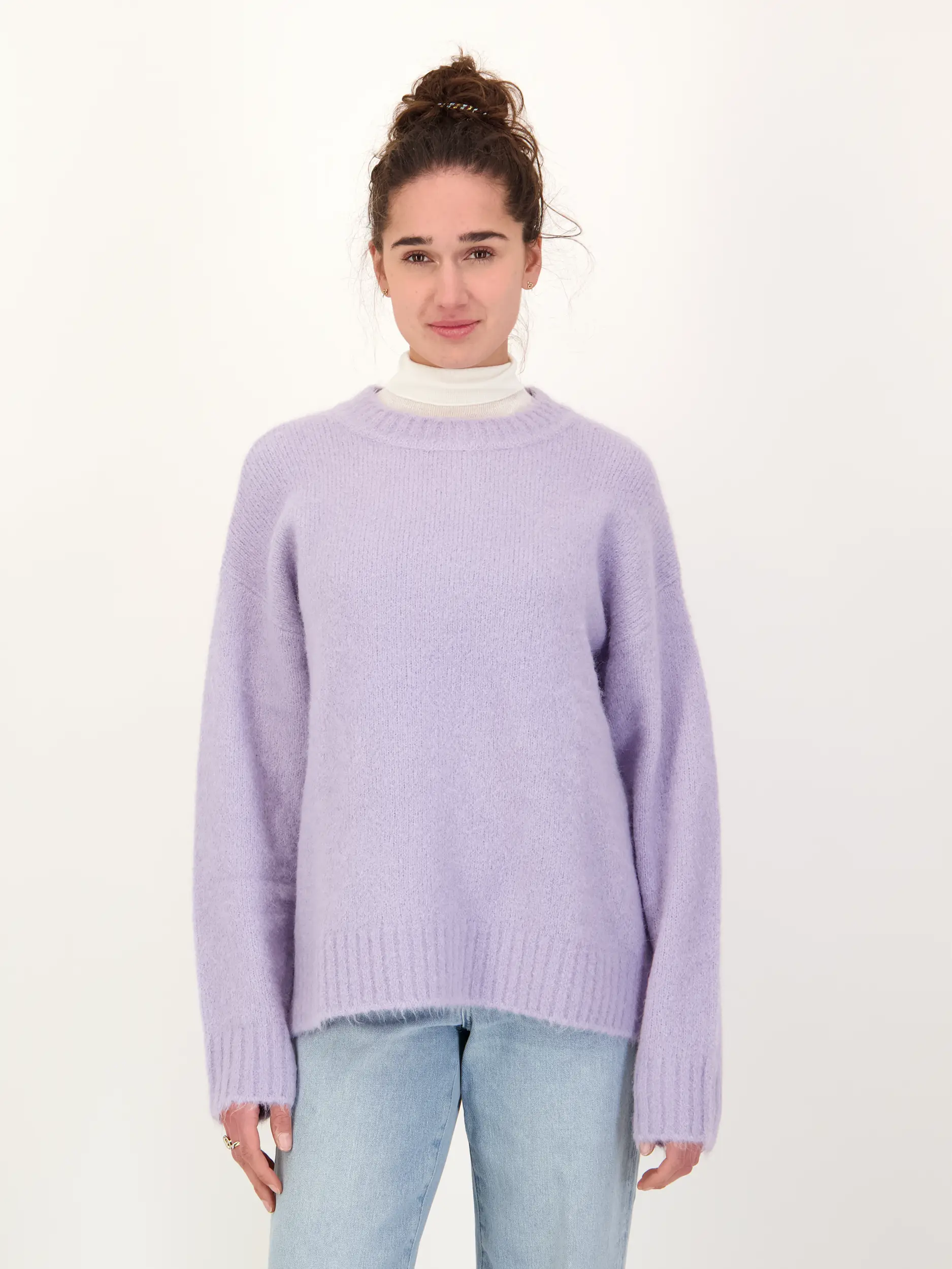 Pullover 'Sajeanne' aus Alpaka-Mix langarm - Artikel Vorderseite getragen von einem Modell - Farbe: Violett