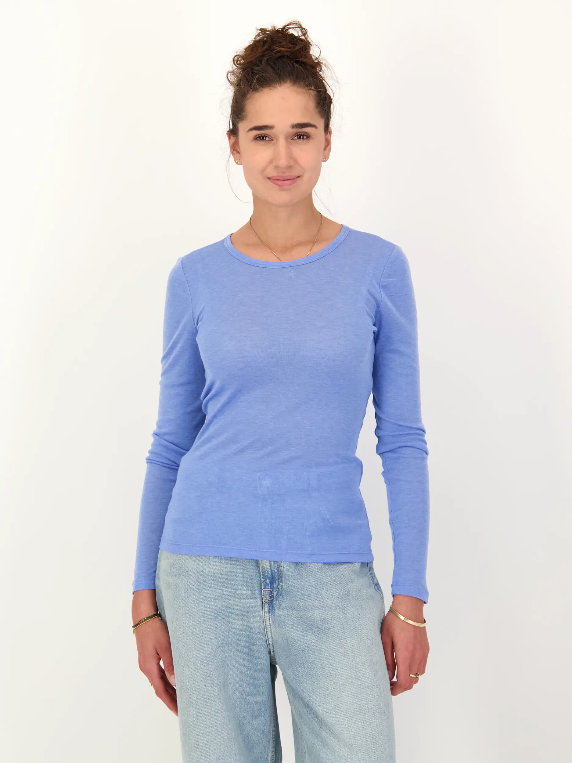 Langarmshirt 'Sadou' aus Woll-Mix - Artikel Vorderseite getragen von einem Modell - Farbe: Blau