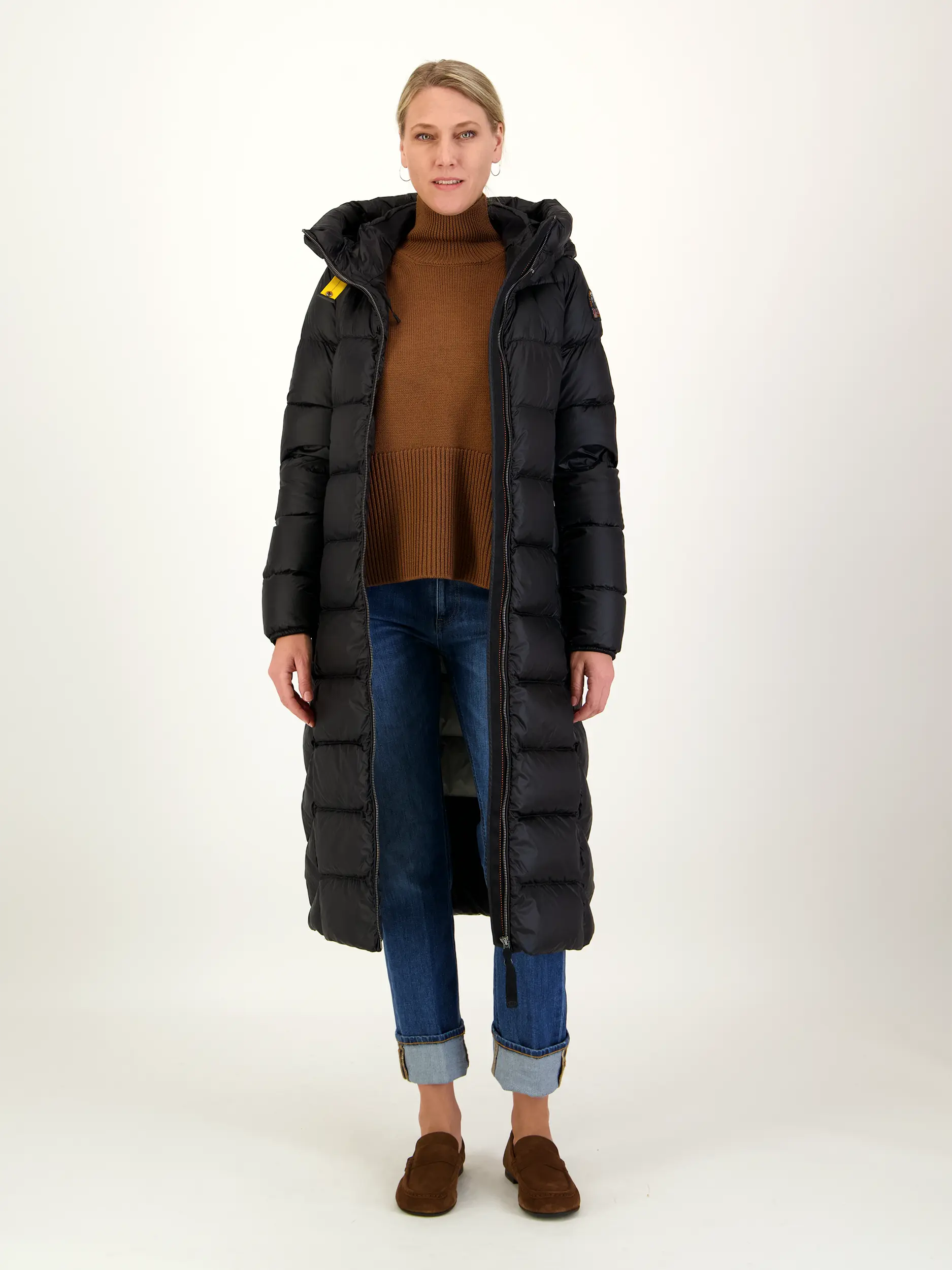 Daunenmantel 'Leah' - Artikel Teil eines Outfits getragen von einem Modell