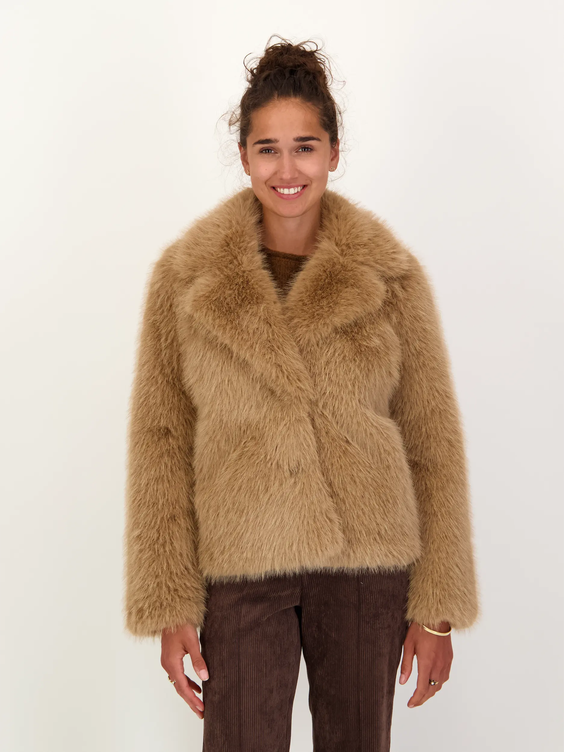 Jacke - Artikel Vorderseite getragen von einem Modell - Farbe: Braun
