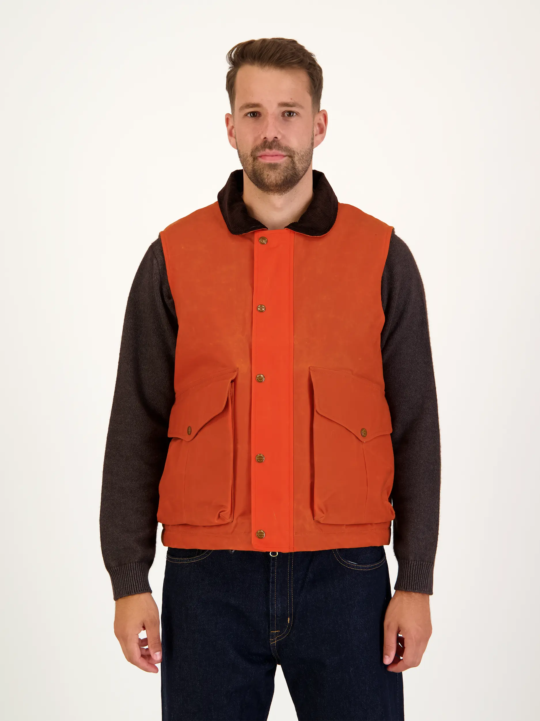 Outdoorweste - Artikel Vorderseite getragen von einem Modell - Farbe: Orange