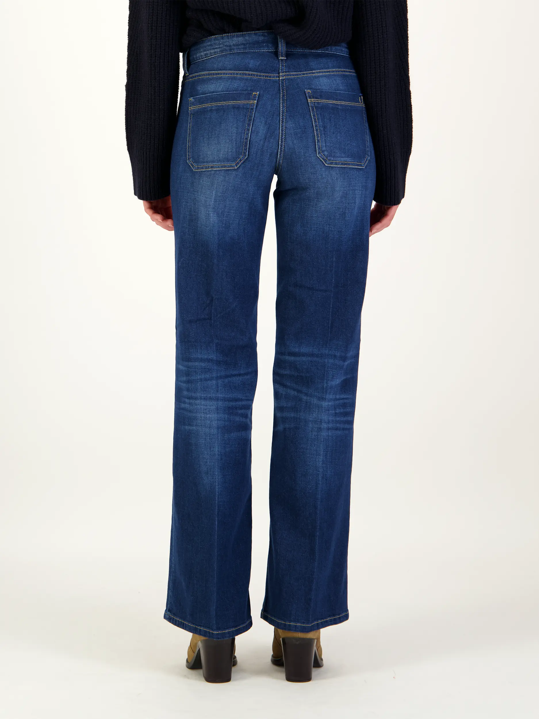 Mid Rise Wide Leg Jeans 'Tess' - Artikel Rückseite getragen von einem Modell