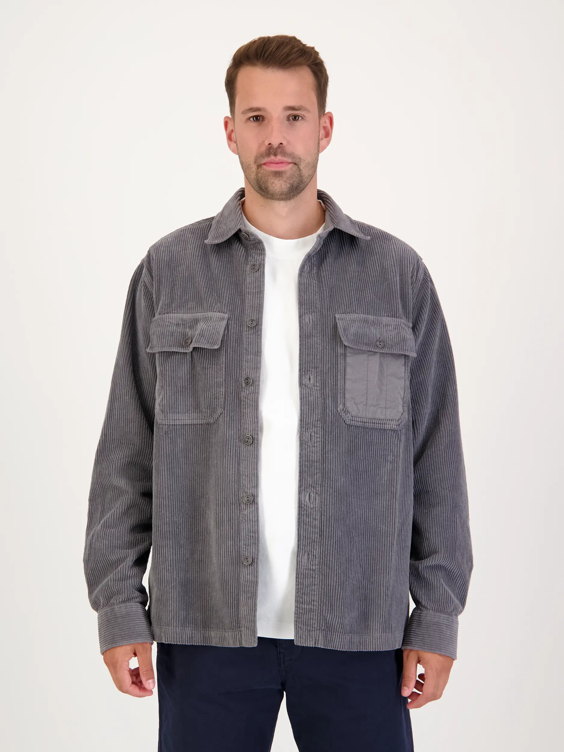 Overshirt - Artikel Vorderseite getragen von einem Modell - Farbe: Grau