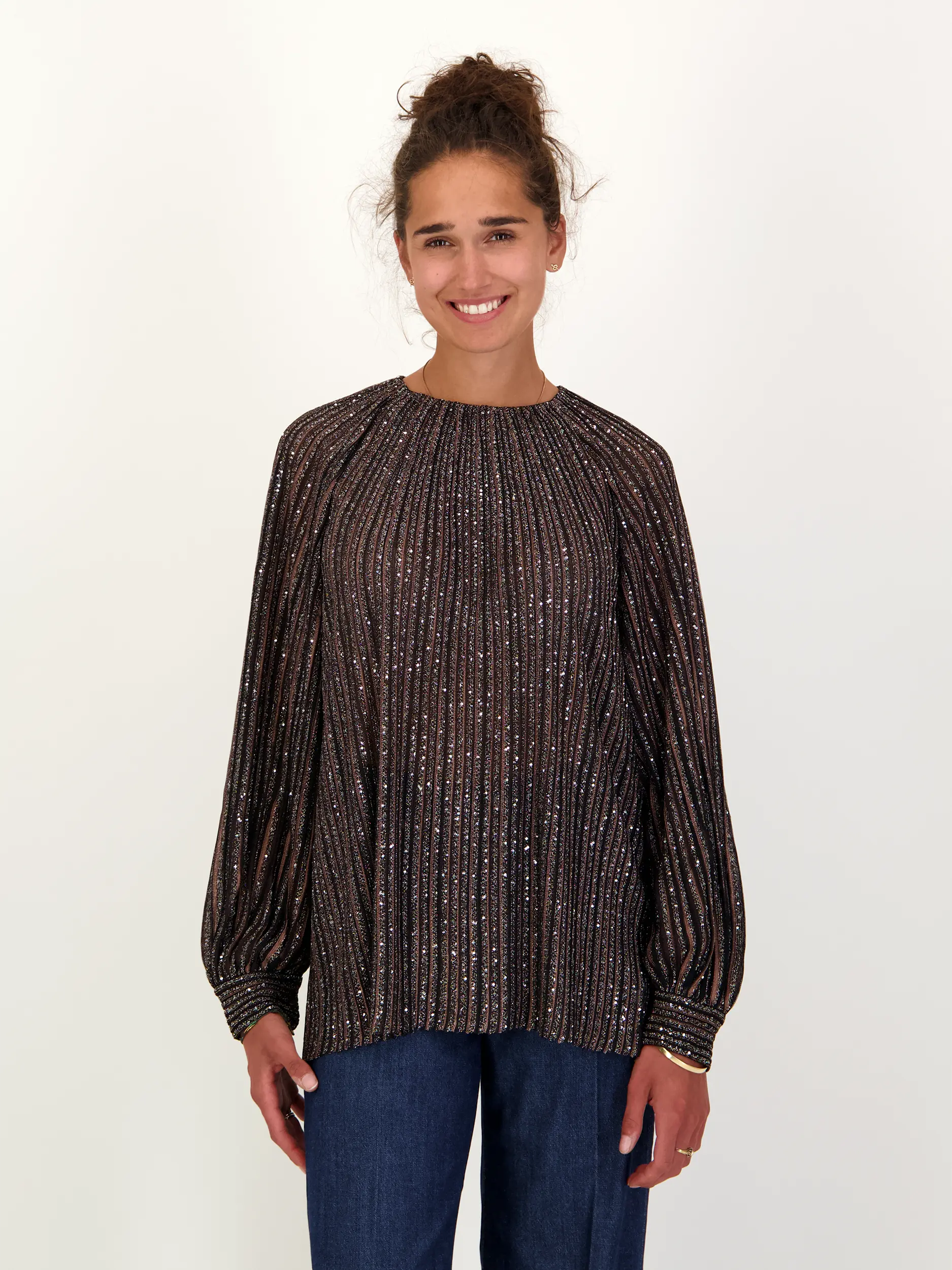 Gestreifte Bluse mit Glitzerpailletten langarm - Artikel Vorderseite getragen von einem Modell - Farbe: Schwarz