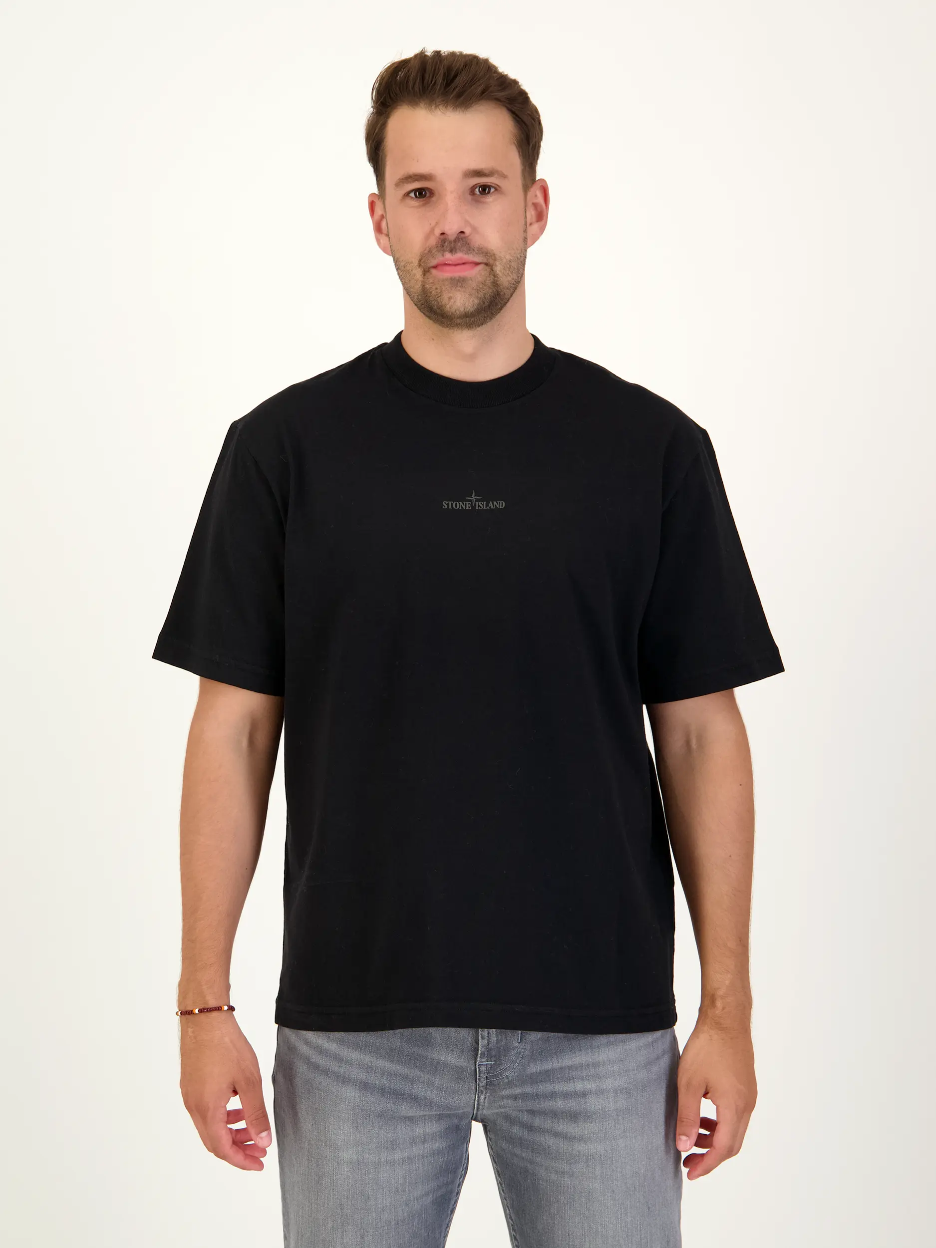 T-Shirt - Artikel Vorderseite getragen von einem Modell