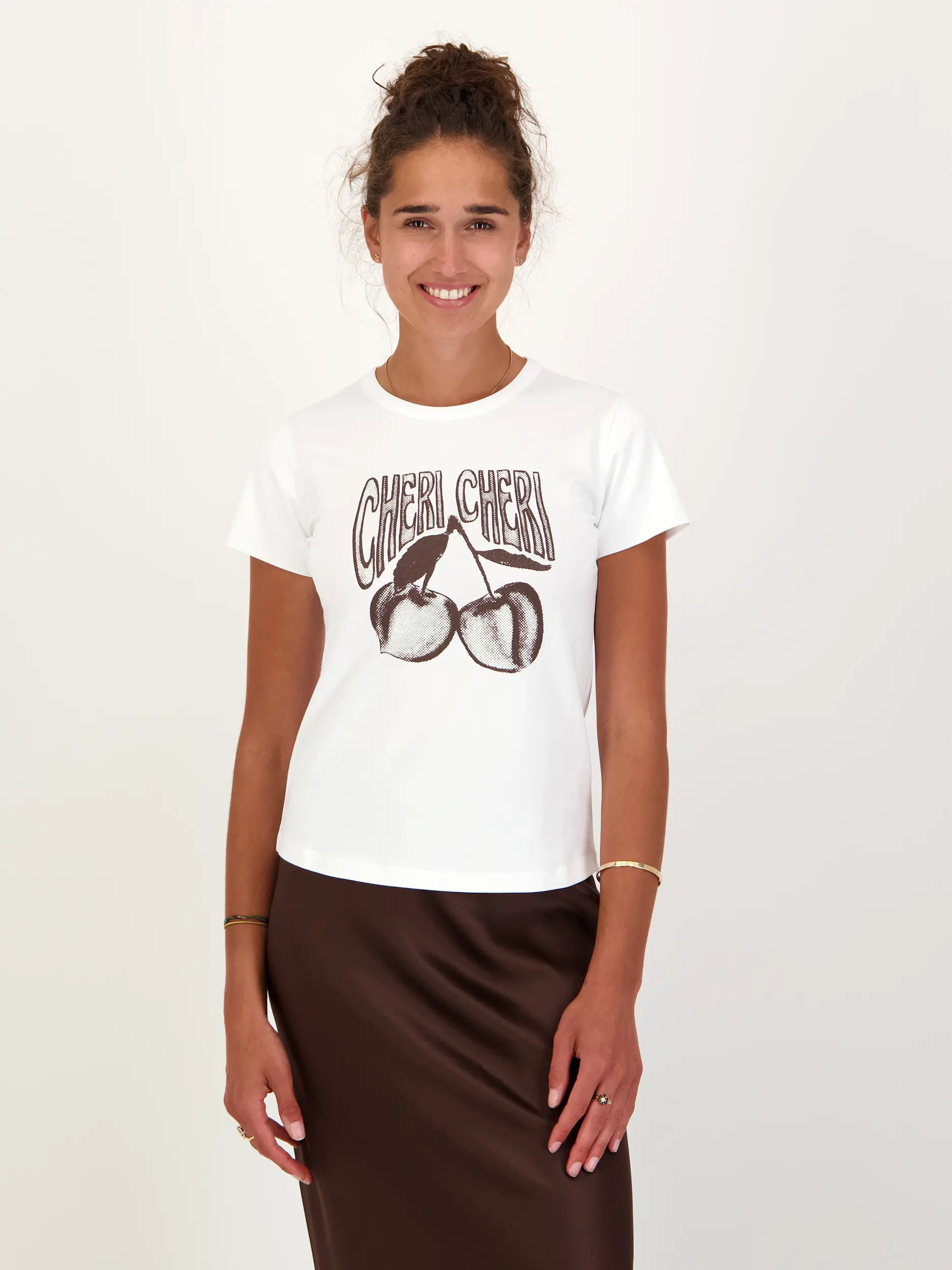 T-Shirt 'All Time Favorites' mit Print - Artikel Vorderseite getragen von einem Modell - Farbe: Weiß