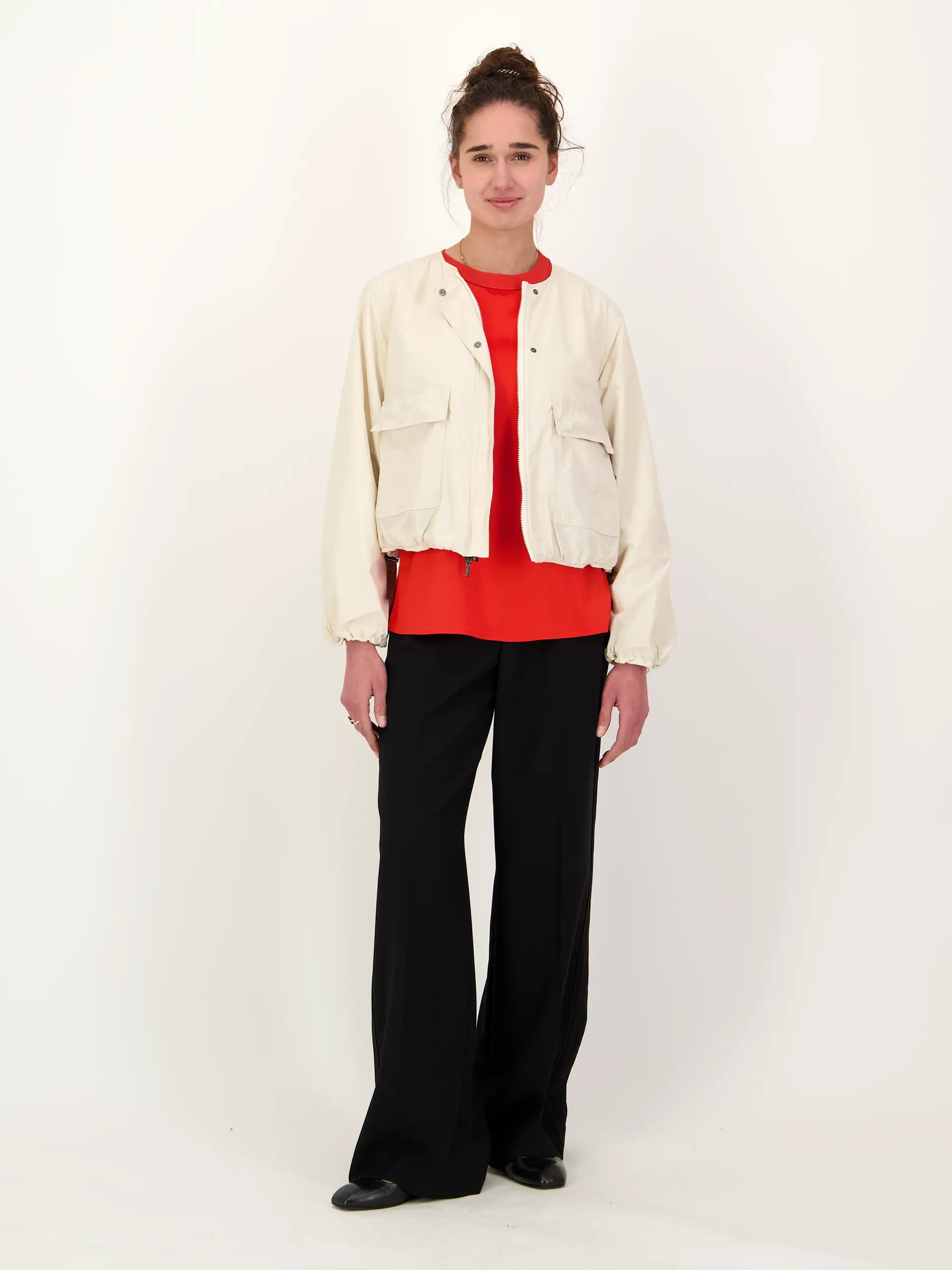 Jacke 'Yuma' - Artikel Teil eines Outfits getragen von einem Modell - Farbe: Creme