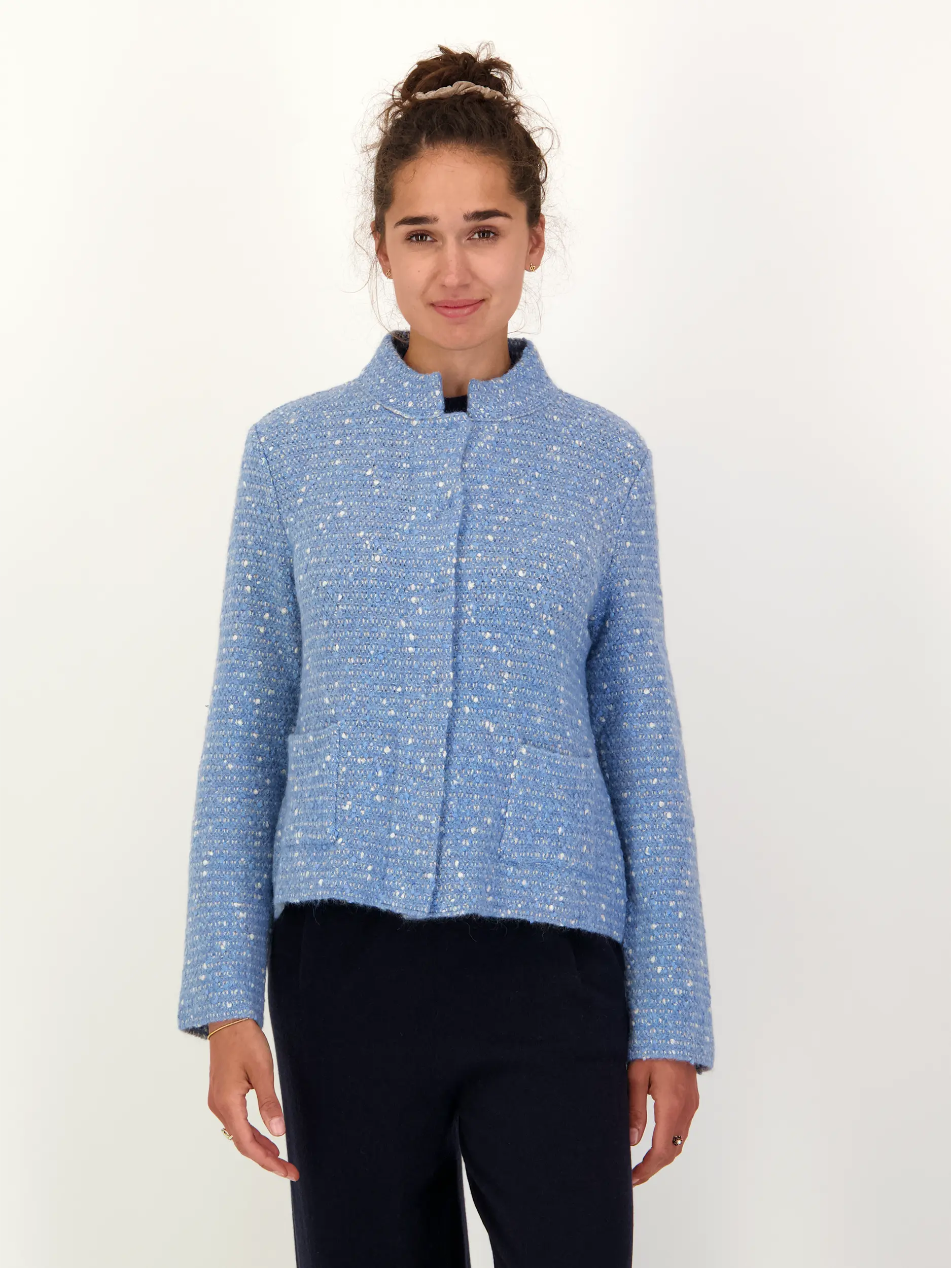 Jacke aus Woll-Mix - Artikel Vorderseite getragen von einem Modell - Farbe: Blau
