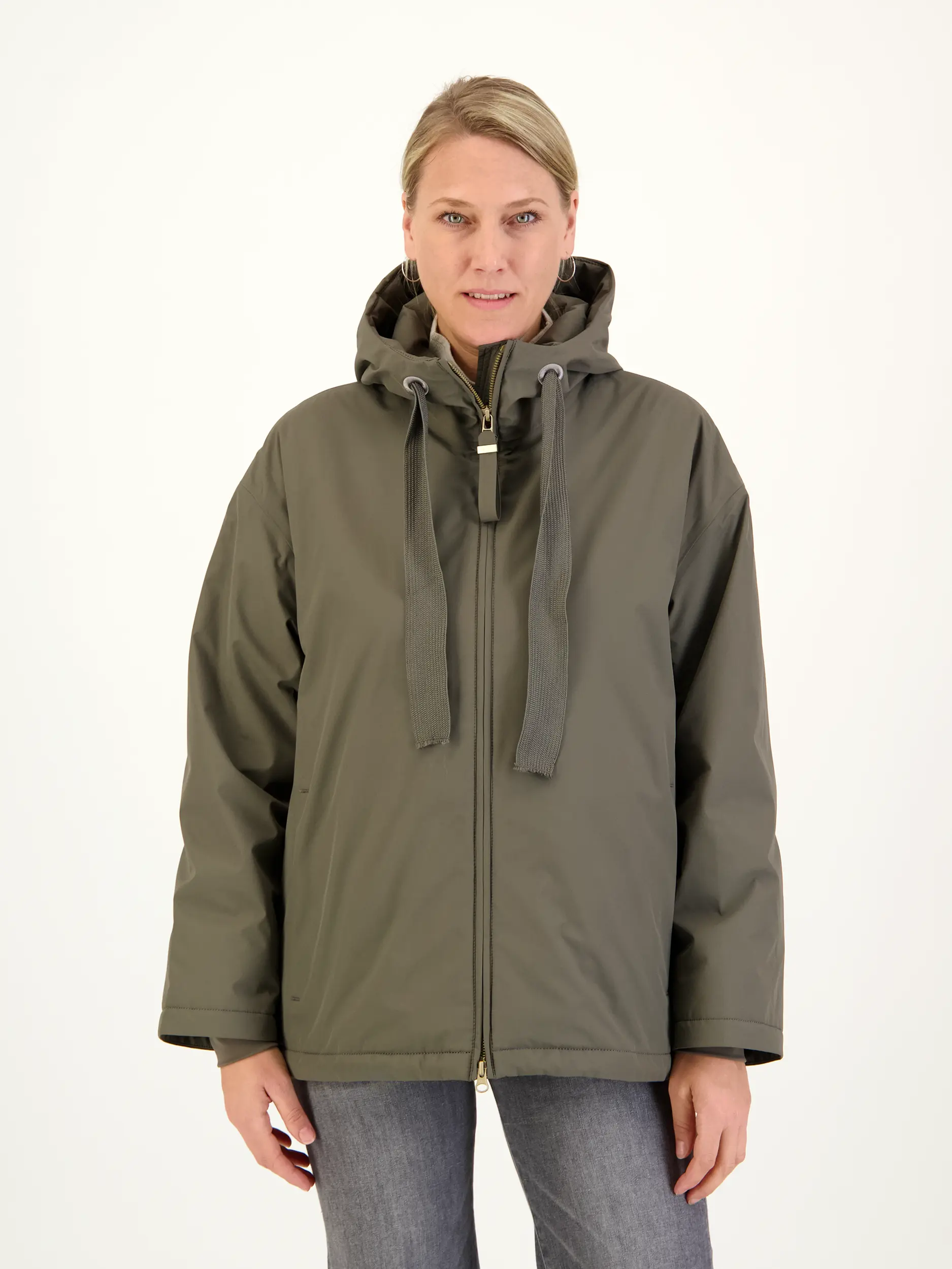 Wasserdichte Jacke 'Sheer' - Artikel Vorderseite getragen von einem Modell - Farbe: Grau