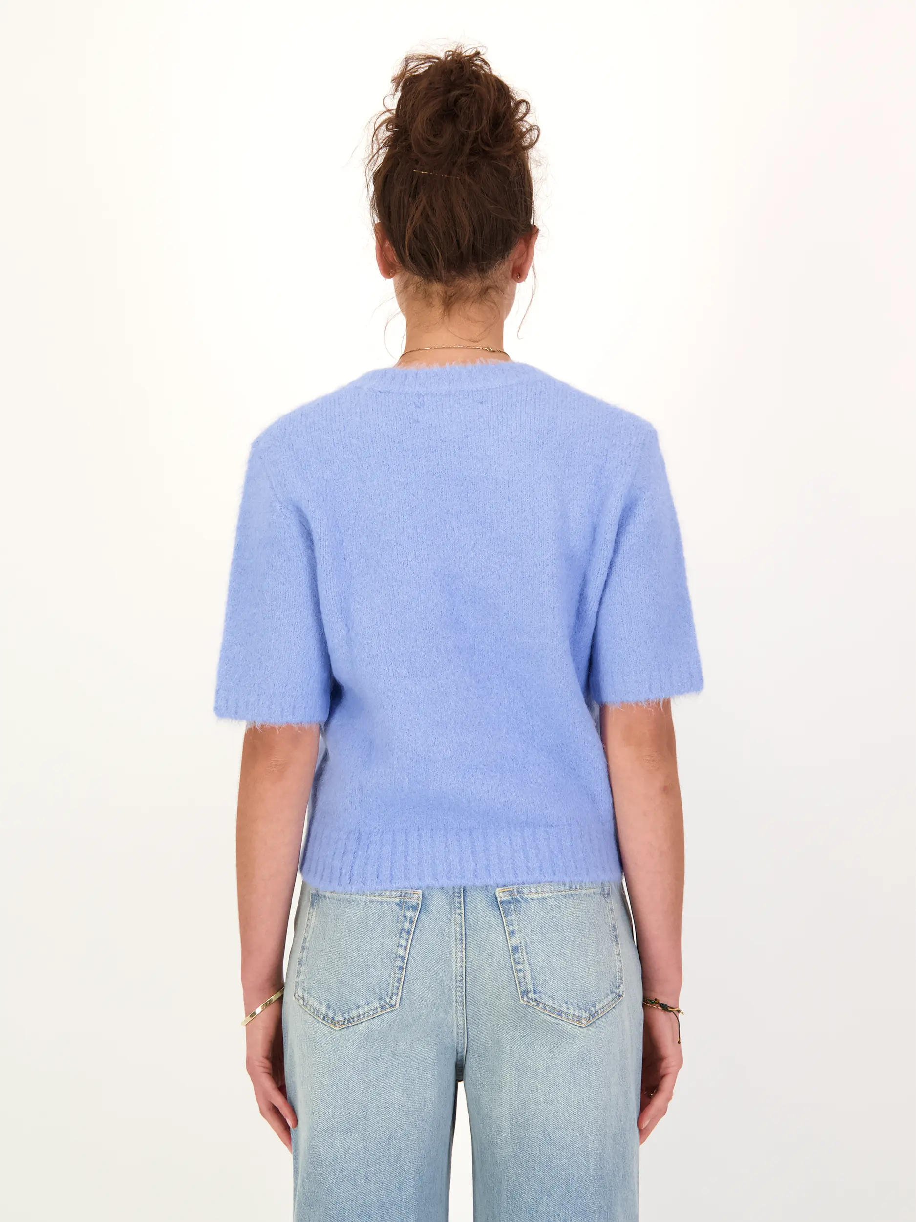 Pullover 'Sajeanne' - Artikel Rückseite getragen von einem Modell - Farbe: Blau
