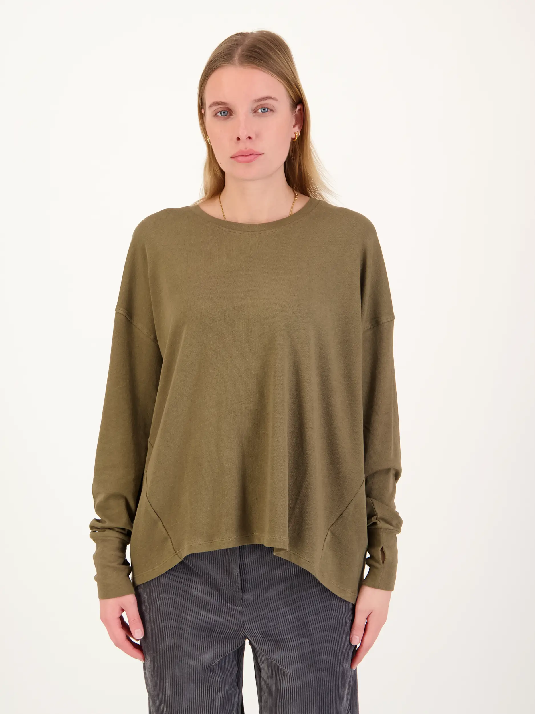 Langarmshirt 'Aster' - Artikel Vorderseite getragen von einem Modell - Farbe: Grün