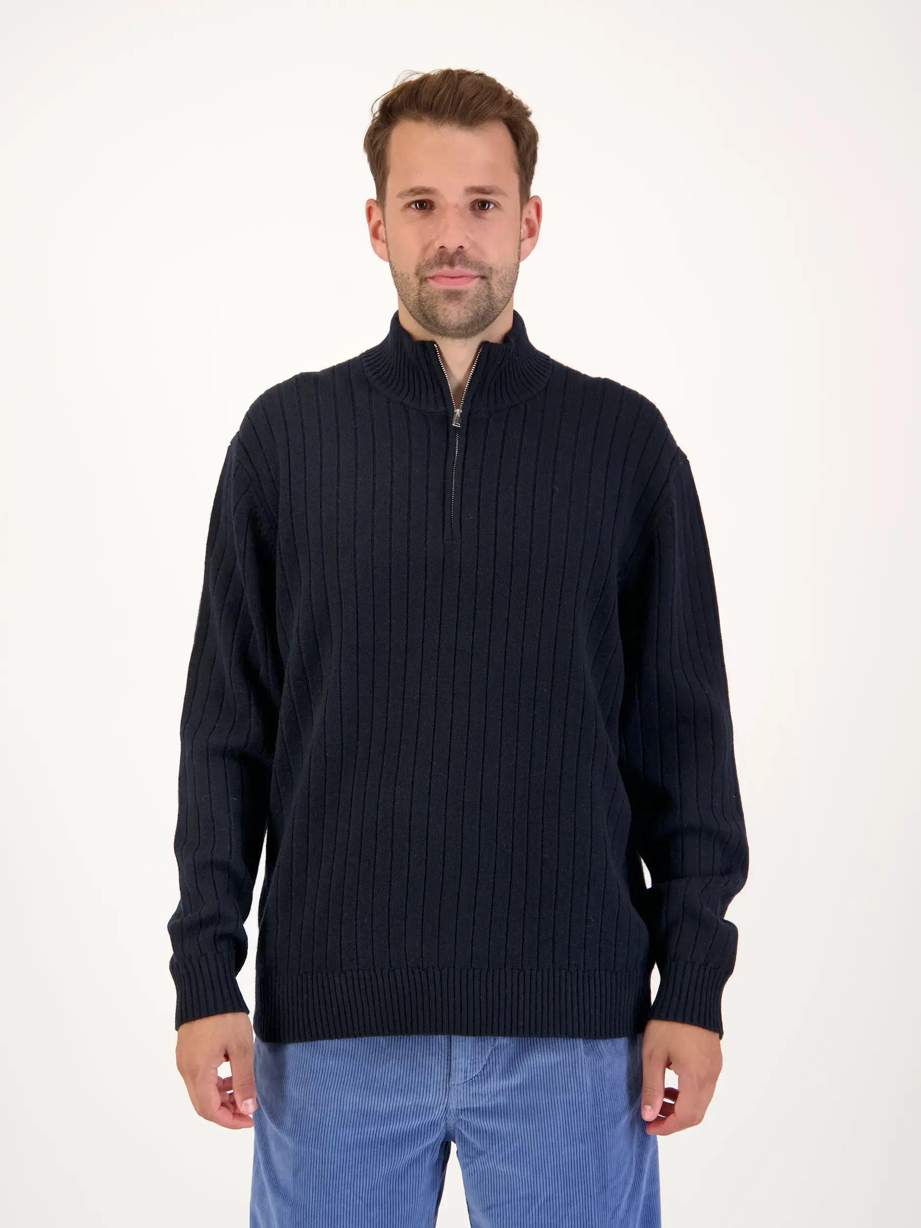 Pullover aus Woll-Mix langarm - Artikel Vorderseite getragen von einem Modell - Farbe: Blau