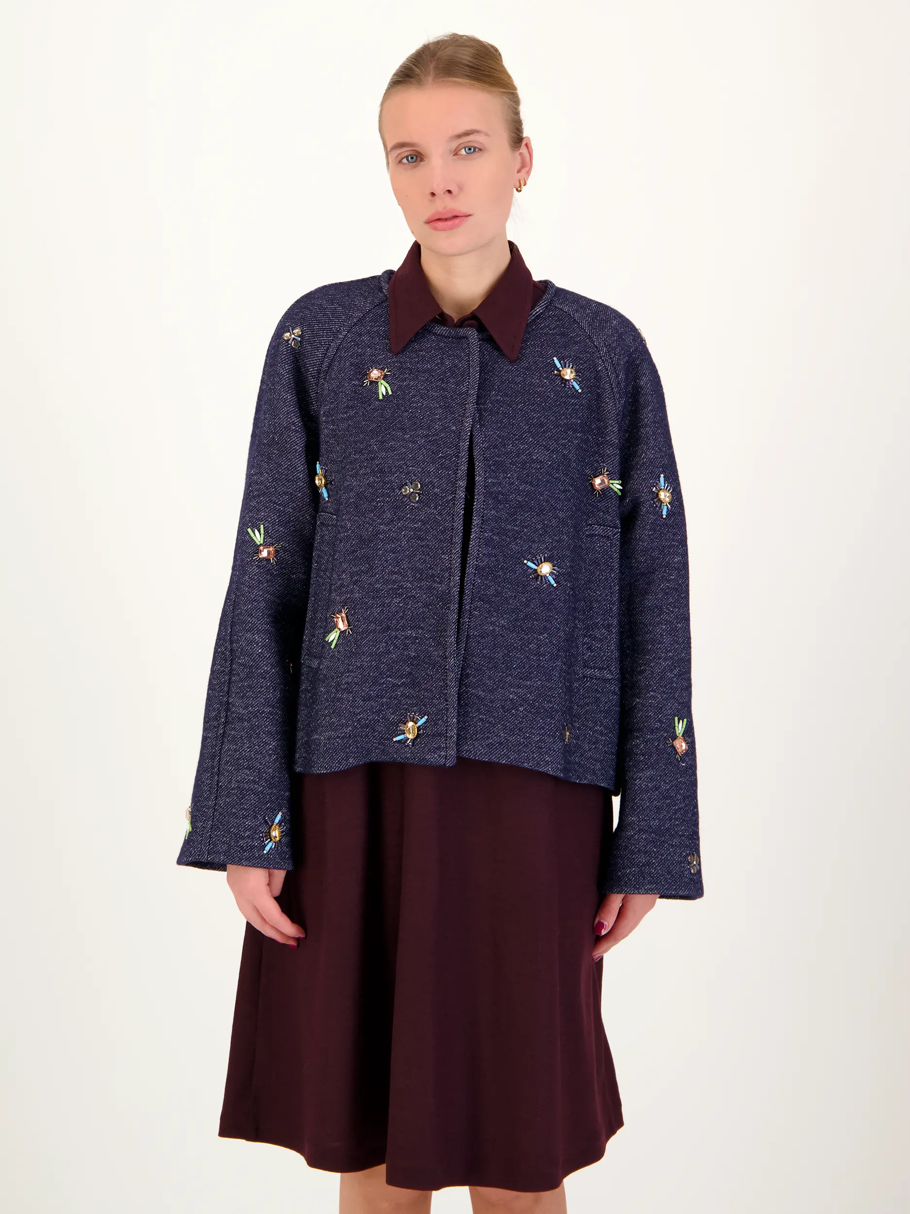 Jacke aus Woll-Mix - Artikel Vorderseite getragen von einem Modell - Farbe: Blau