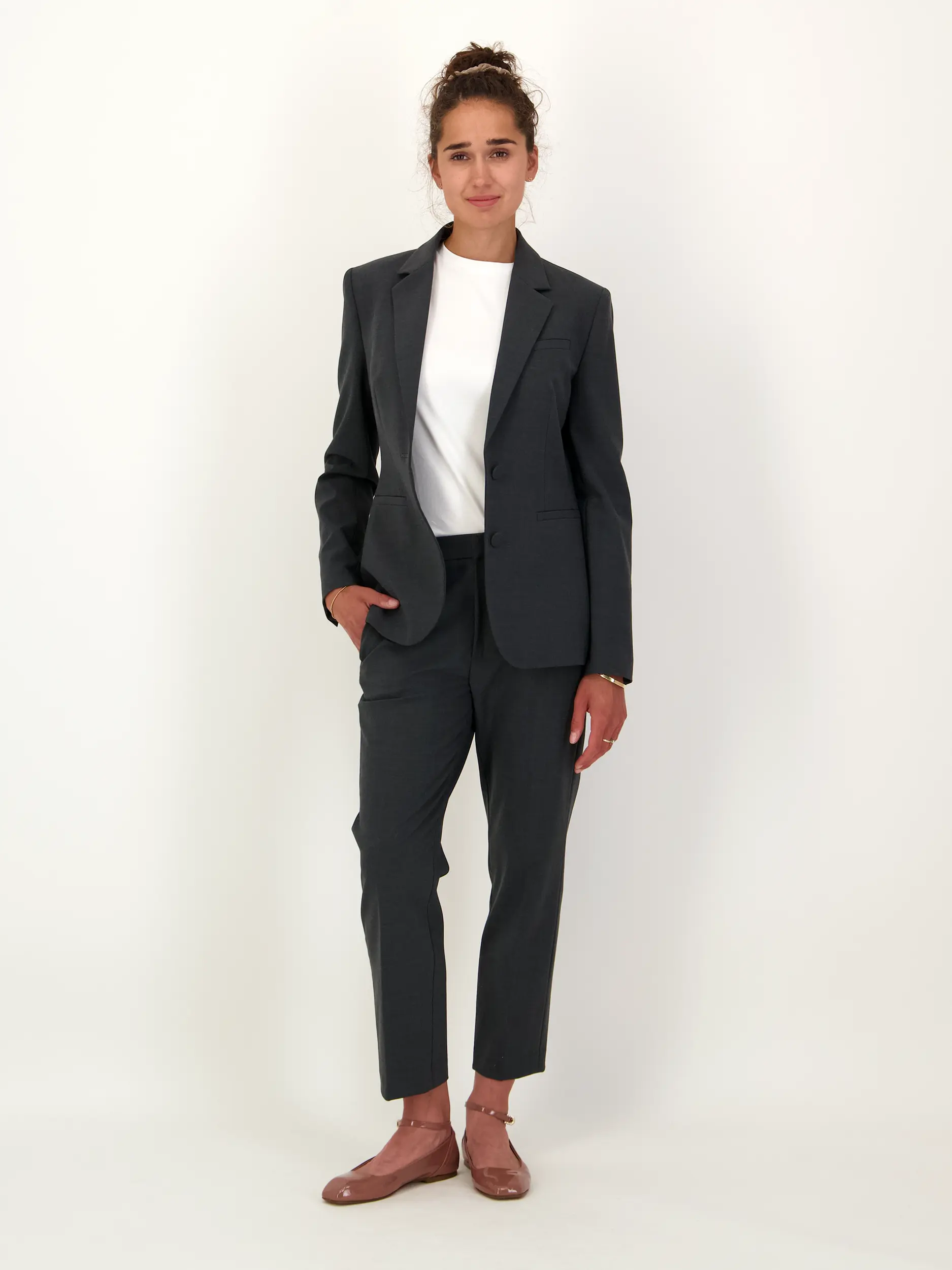 Wollblazer - Artikel Teil eines Outfits getragen von einem Modell