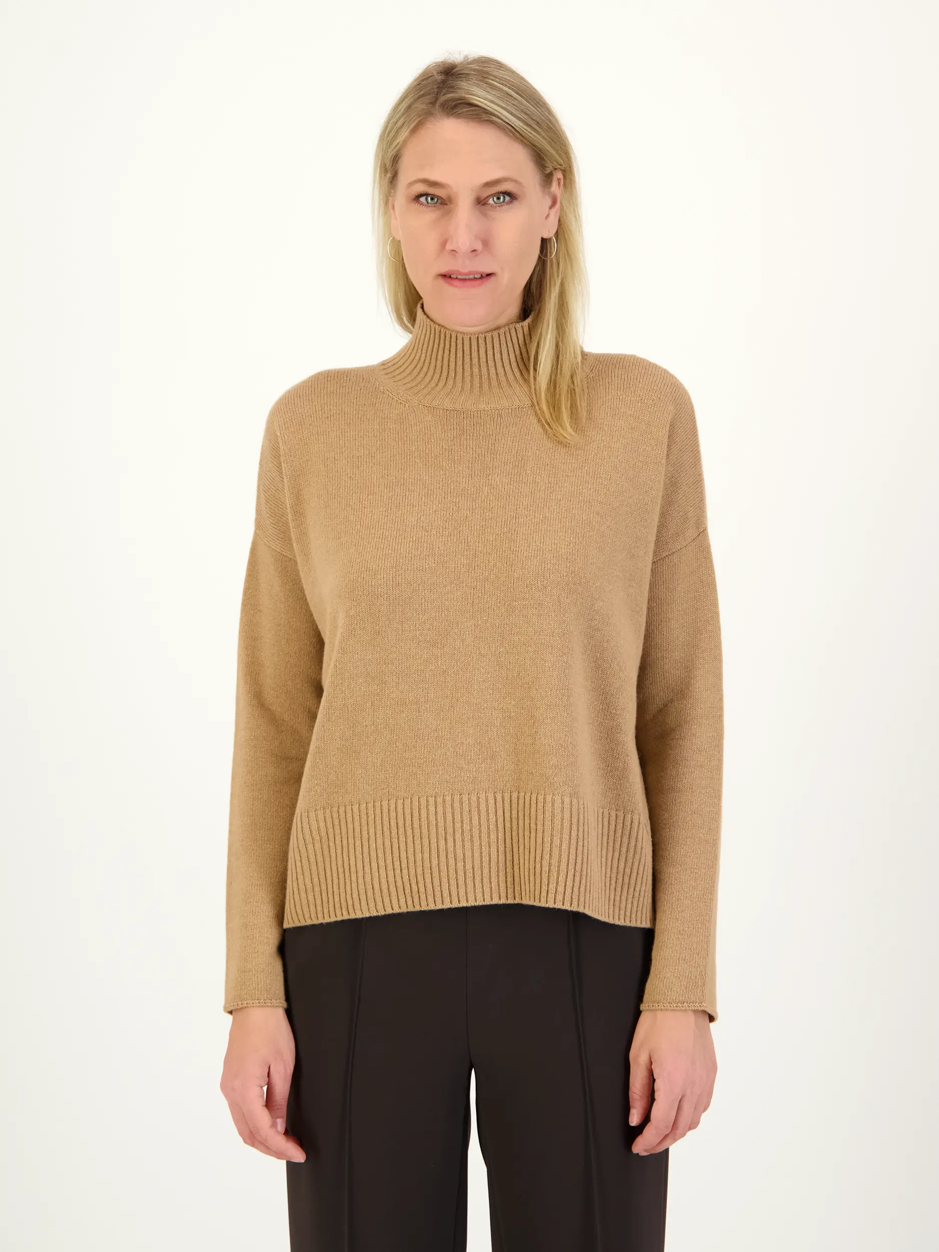 Oversized Pullover aus Woll-Mix langarm - Artikel Vorderseite getragen von einem Modell