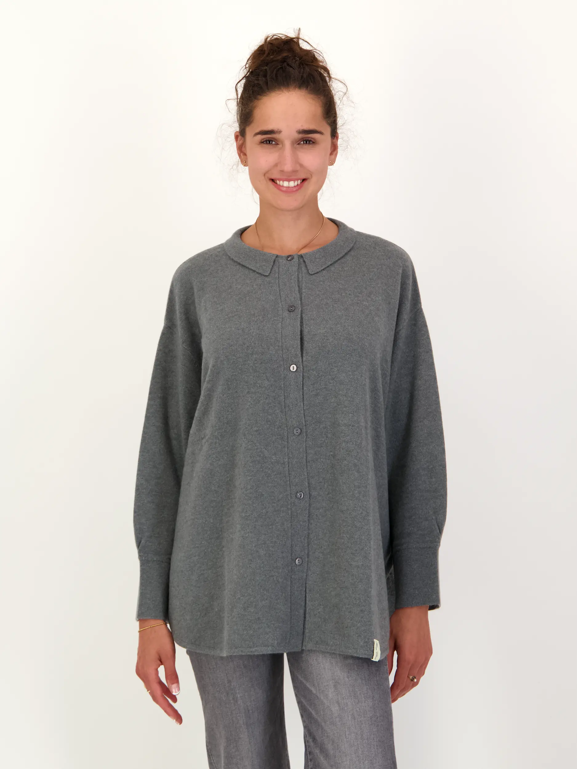Strickjacke - Artikel Vorderseite getragen von einem Modell - Farbe: Grün