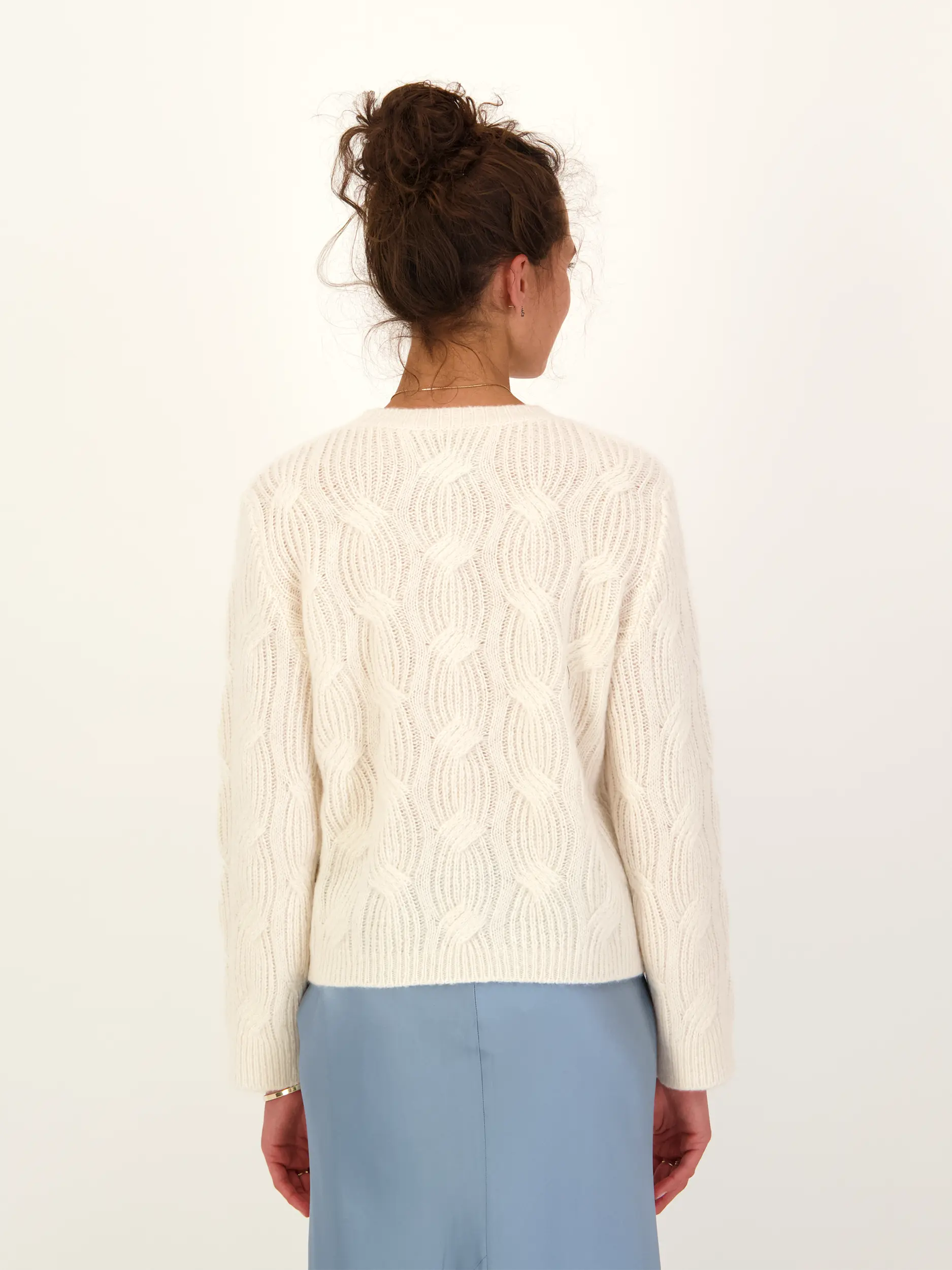 Pullover 'Glamis' aus Kaschmir langarm - Artikel Rückseite getragen von einem Modell