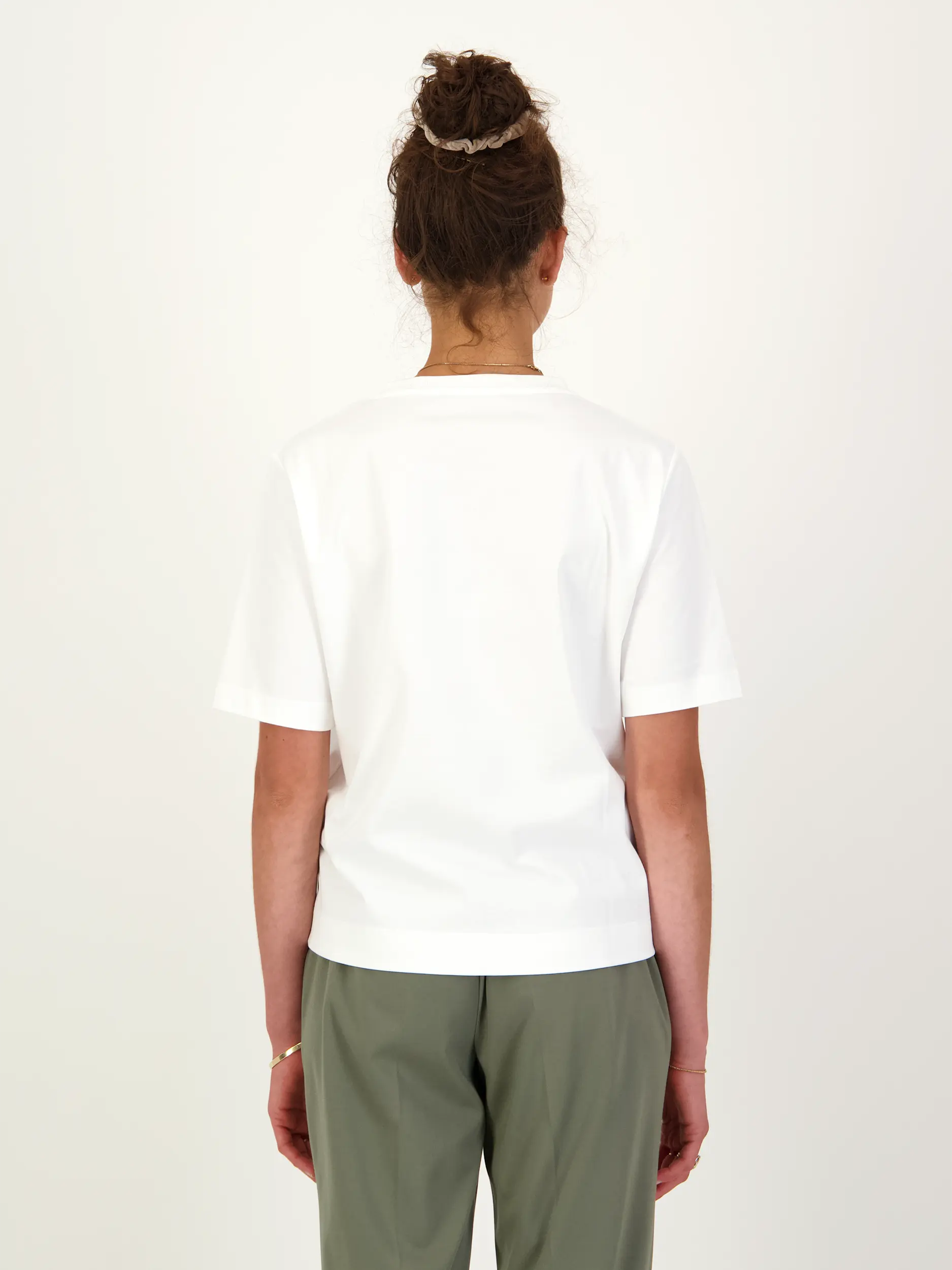 T-Shirt - Artikel Rückseite getragen von einem Modell - Farbe: Weiß