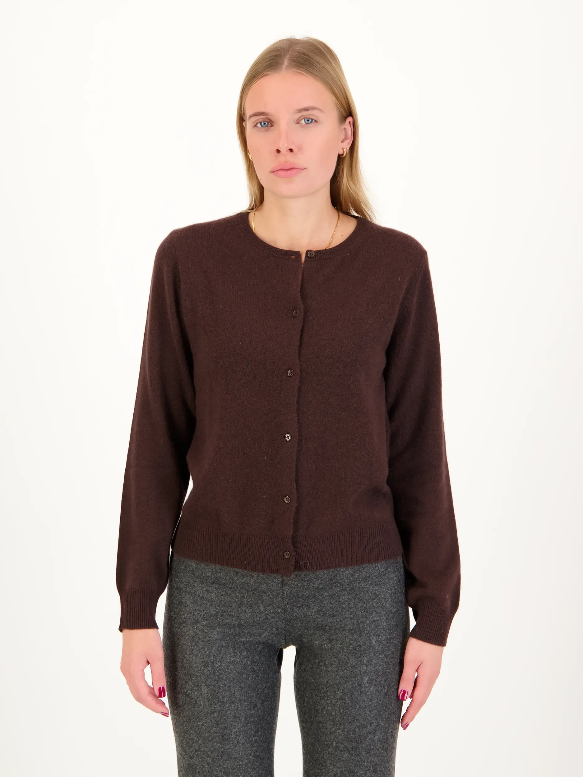 Strickjacke aus Kaschmir - Artikel Vorderseite getragen von einem Modell - Farbe: Braun
