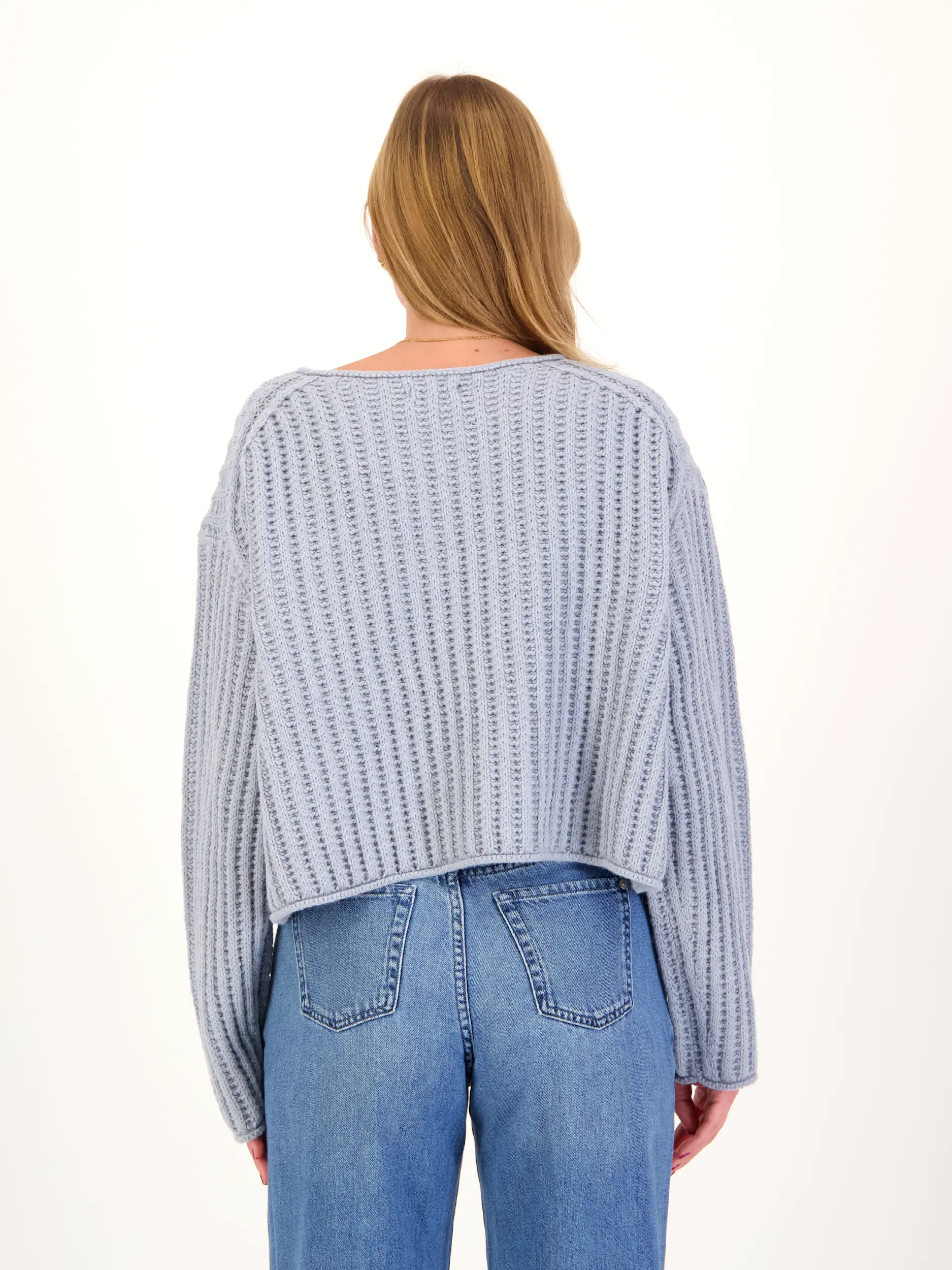 Pullover 'Imeny' langarm - Artikel Rückseite getragen von einem Modell - Farbe: Blau
