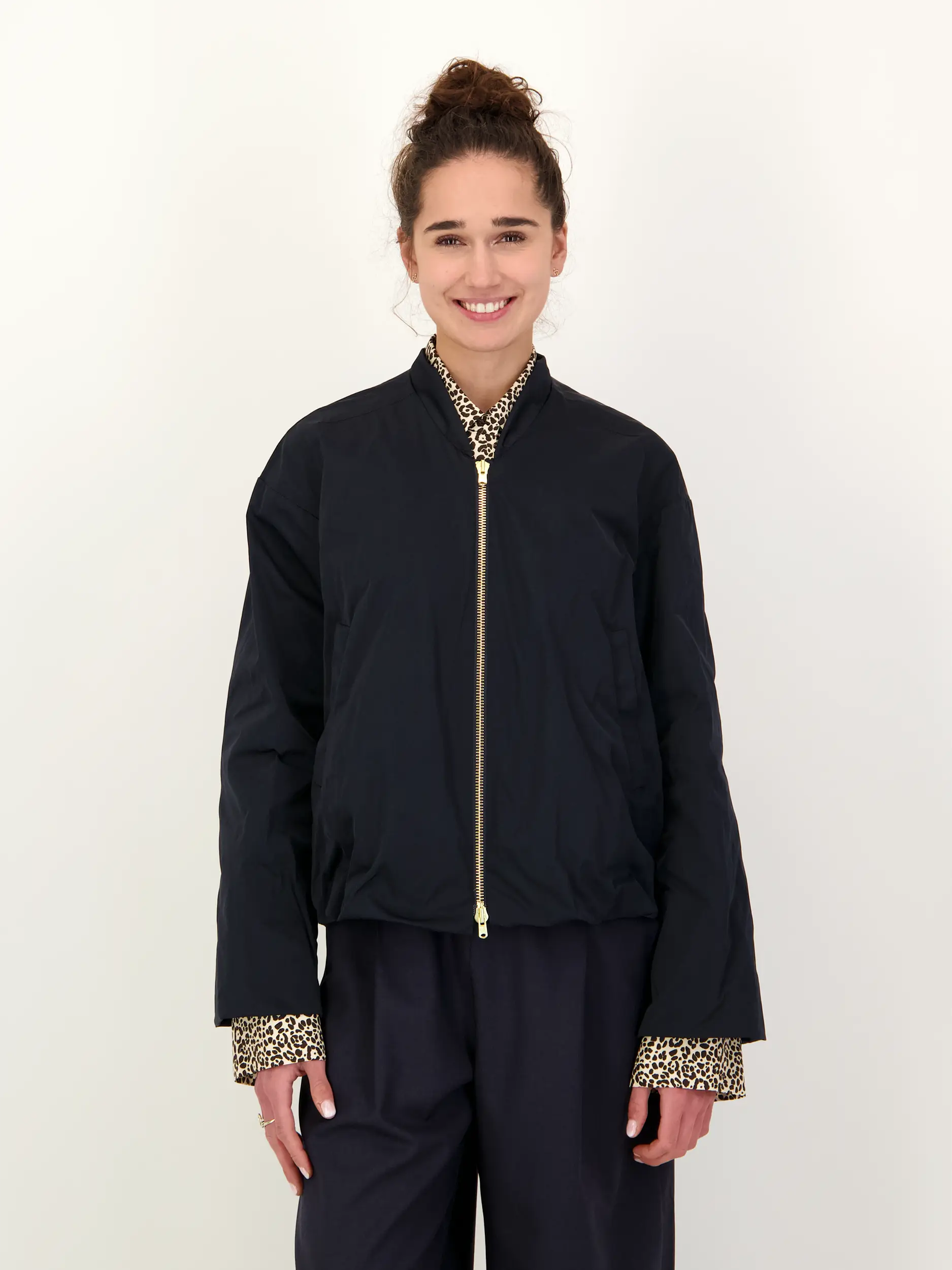 Blouson - Artikel Vorderseite getragen von einem Modell - Farbe: Blau