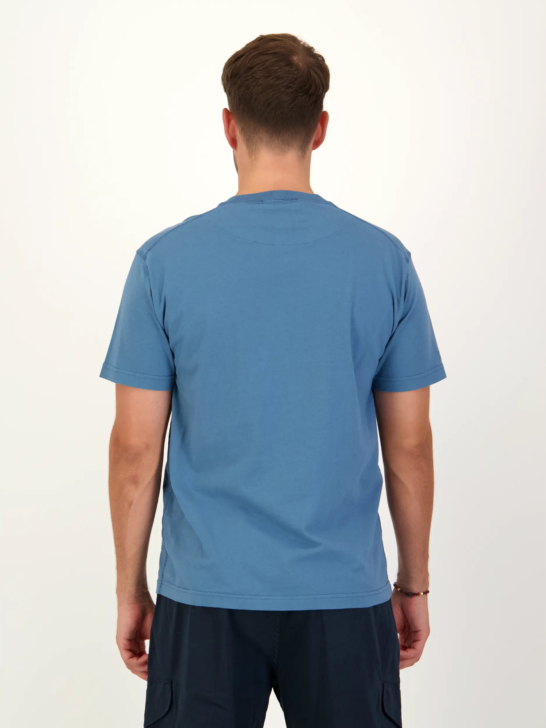 T-Shirt - Artikel Rückseite getragen von einem Modell