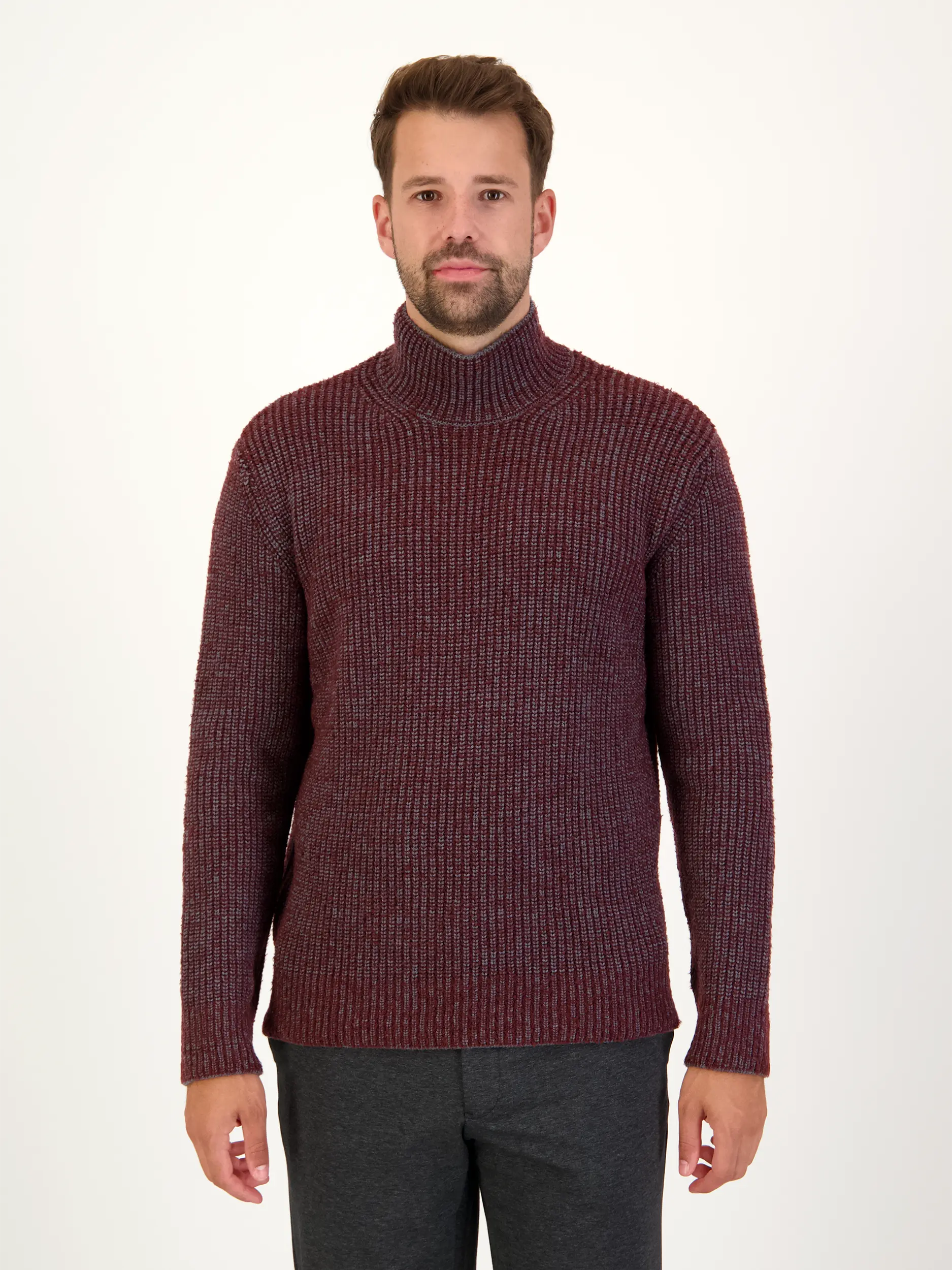 Pullover aus Wolle langarm - Artikel Vorderseite getragen von einem Modell - Farbe: Rot