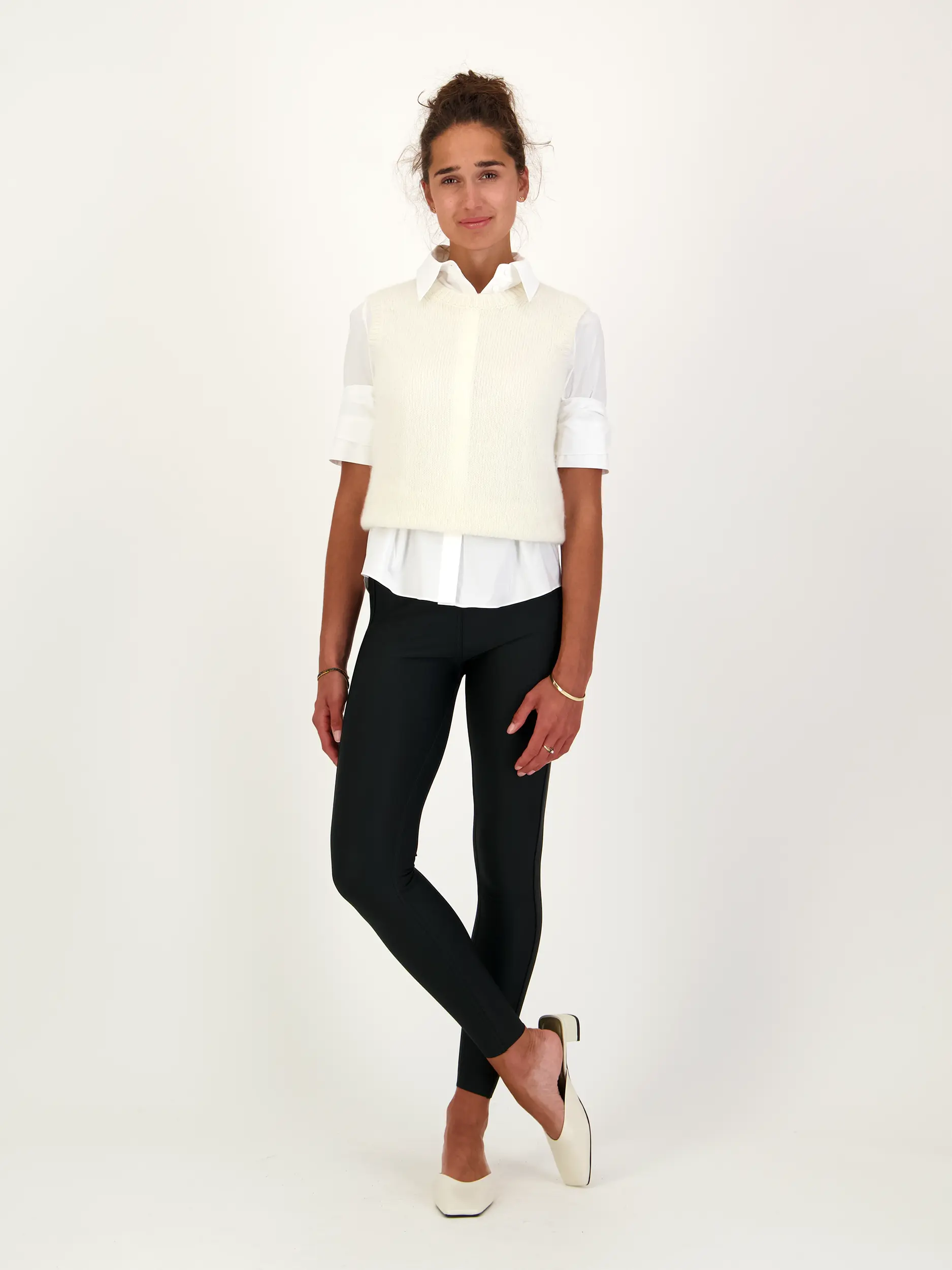 Sporthose 'Sharp Cut' - Artikel Teil eines Outfits getragen von einem Modell - Farbe: Schwarz