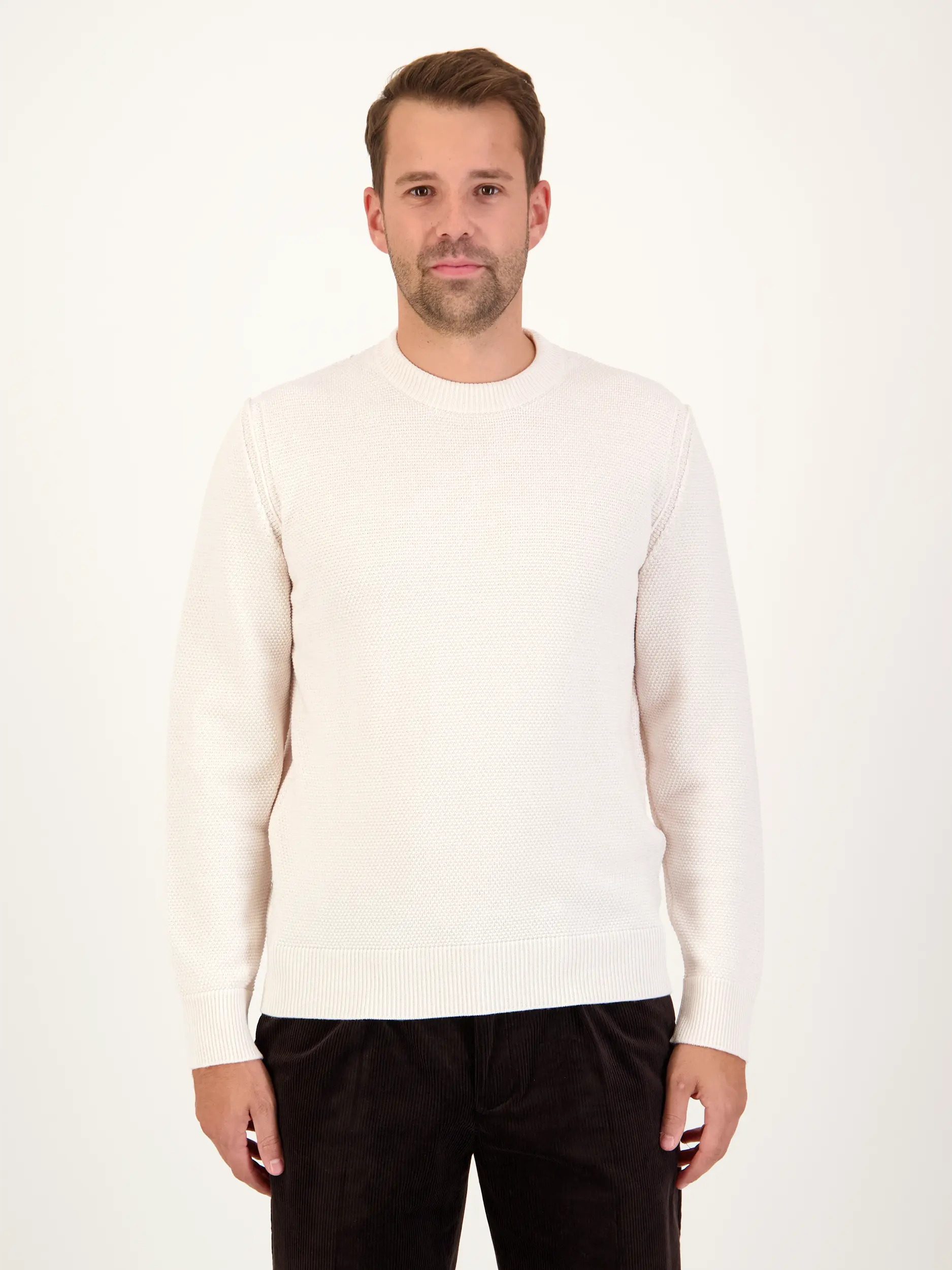 Pullover aus Wolle langarm - Artikel Vorderseite getragen von einem Modell - Farbe: Creme