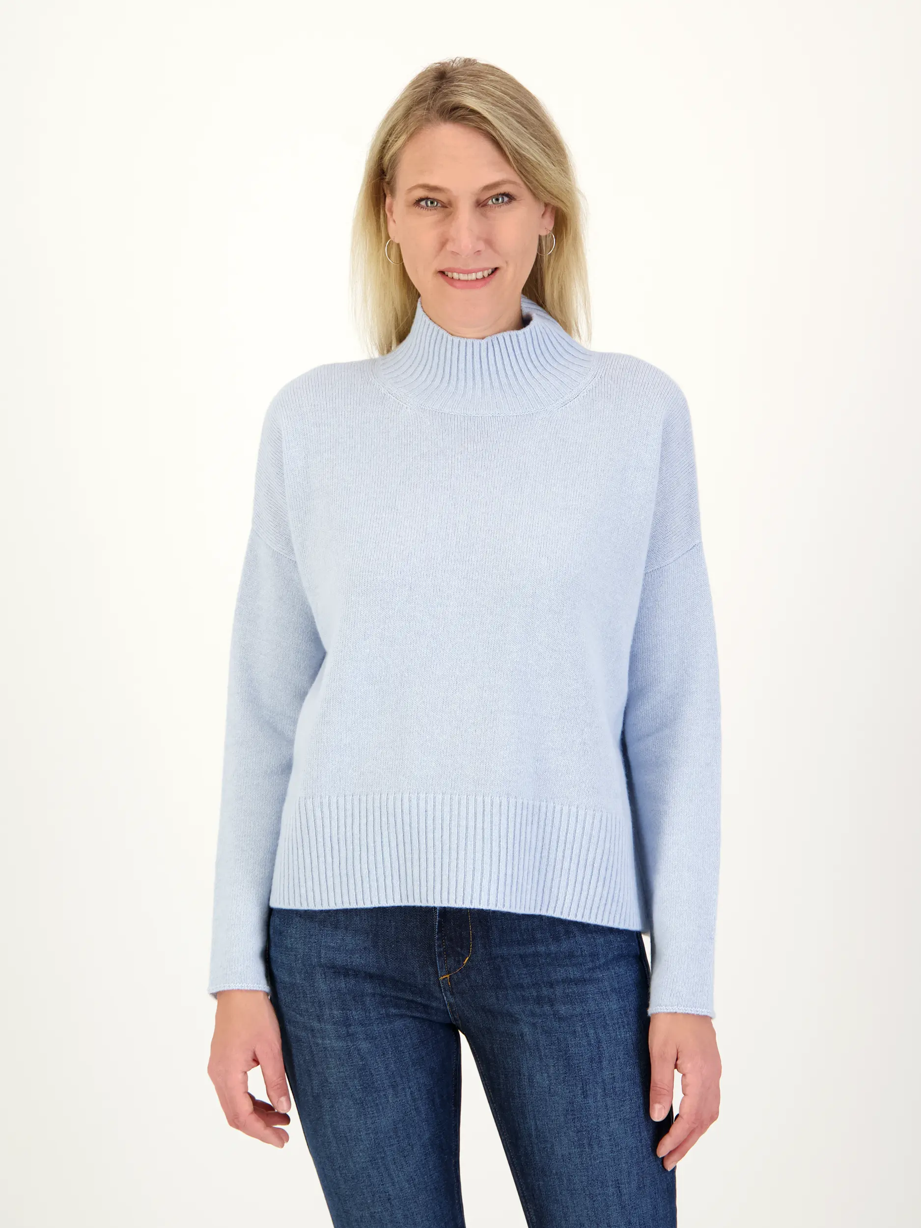 Oversized Pullover aus Woll-Mix langarm - Artikel Vorderseite getragen von einem Modell