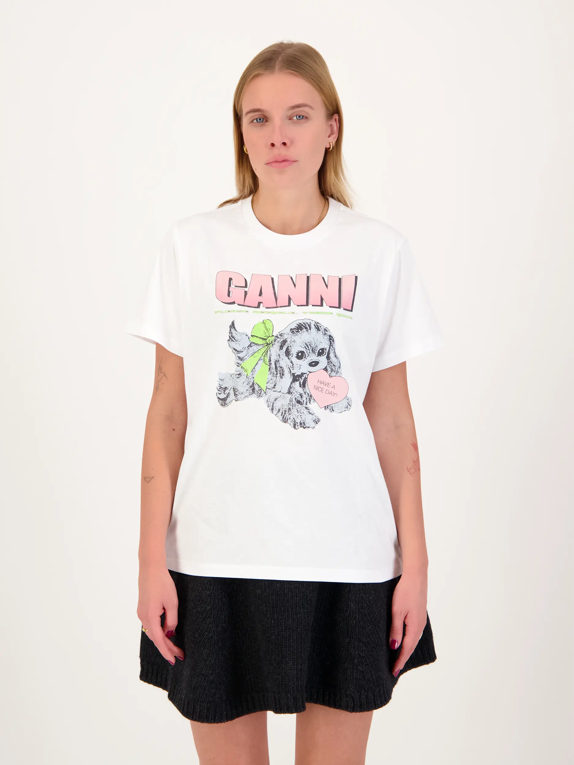 T-Shirt mit Logo-Print - Artikel Vorderseite getragen von einem Modell - Farbe: Weiß