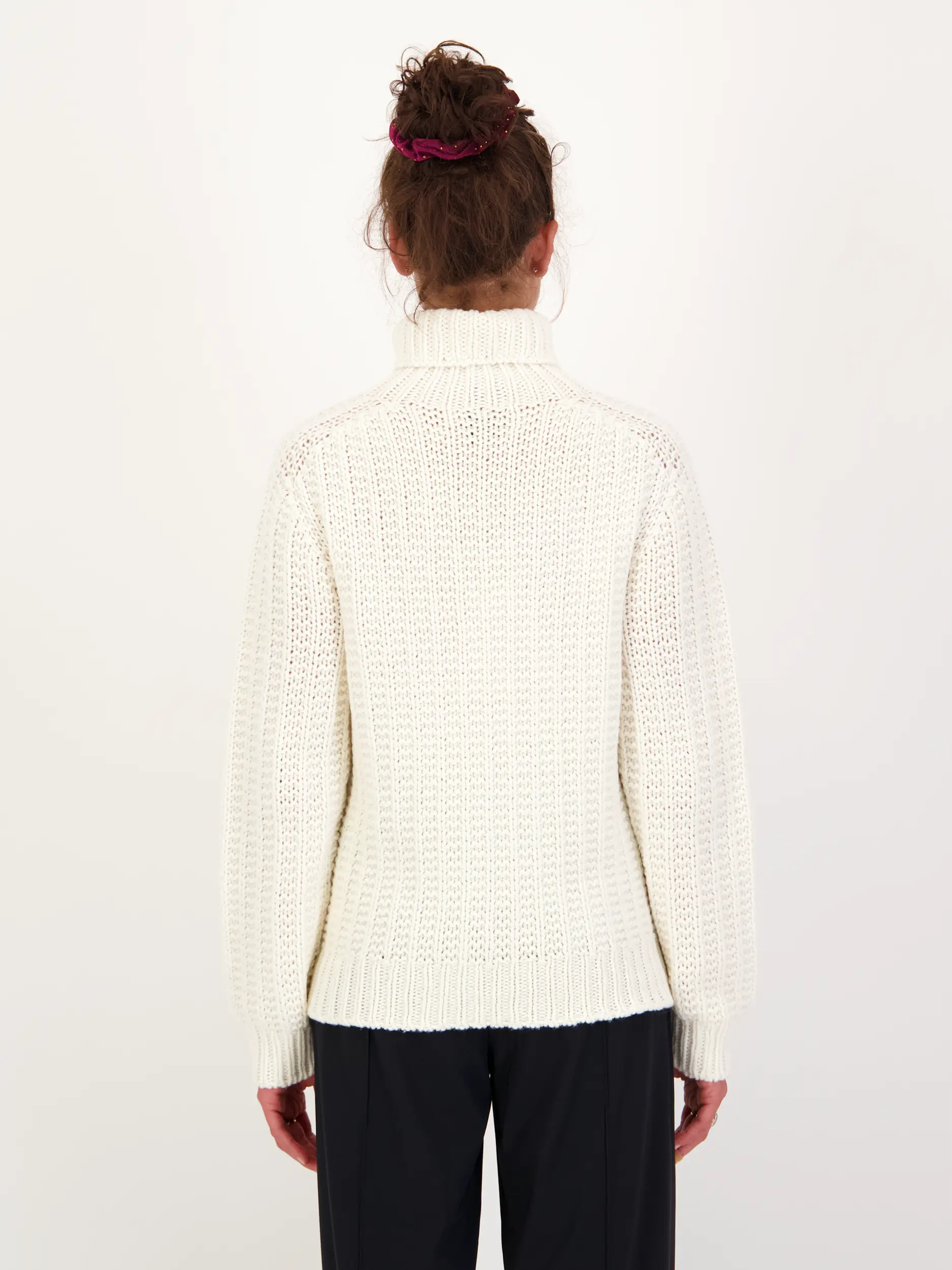 Pullover 'Finar' - Artikel Rückseite getragen von einem Modell - Farbe: Creme