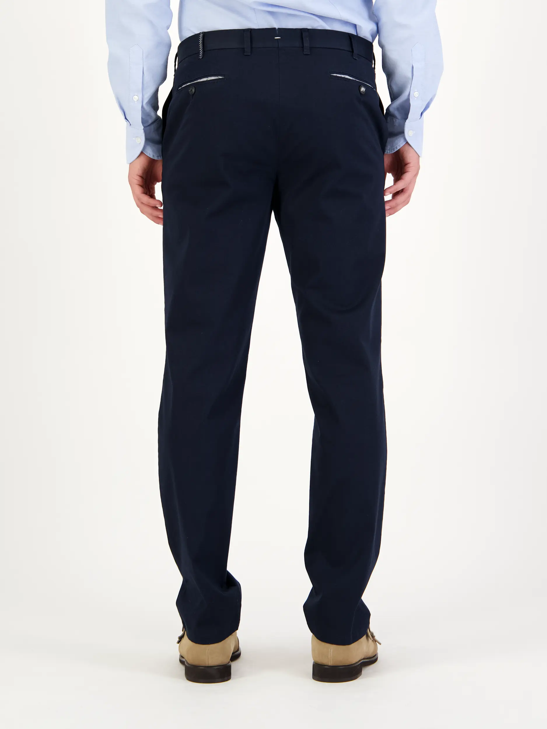 Hose - Artikel Rückseite getragen von einem Modell - Farbe: Blau