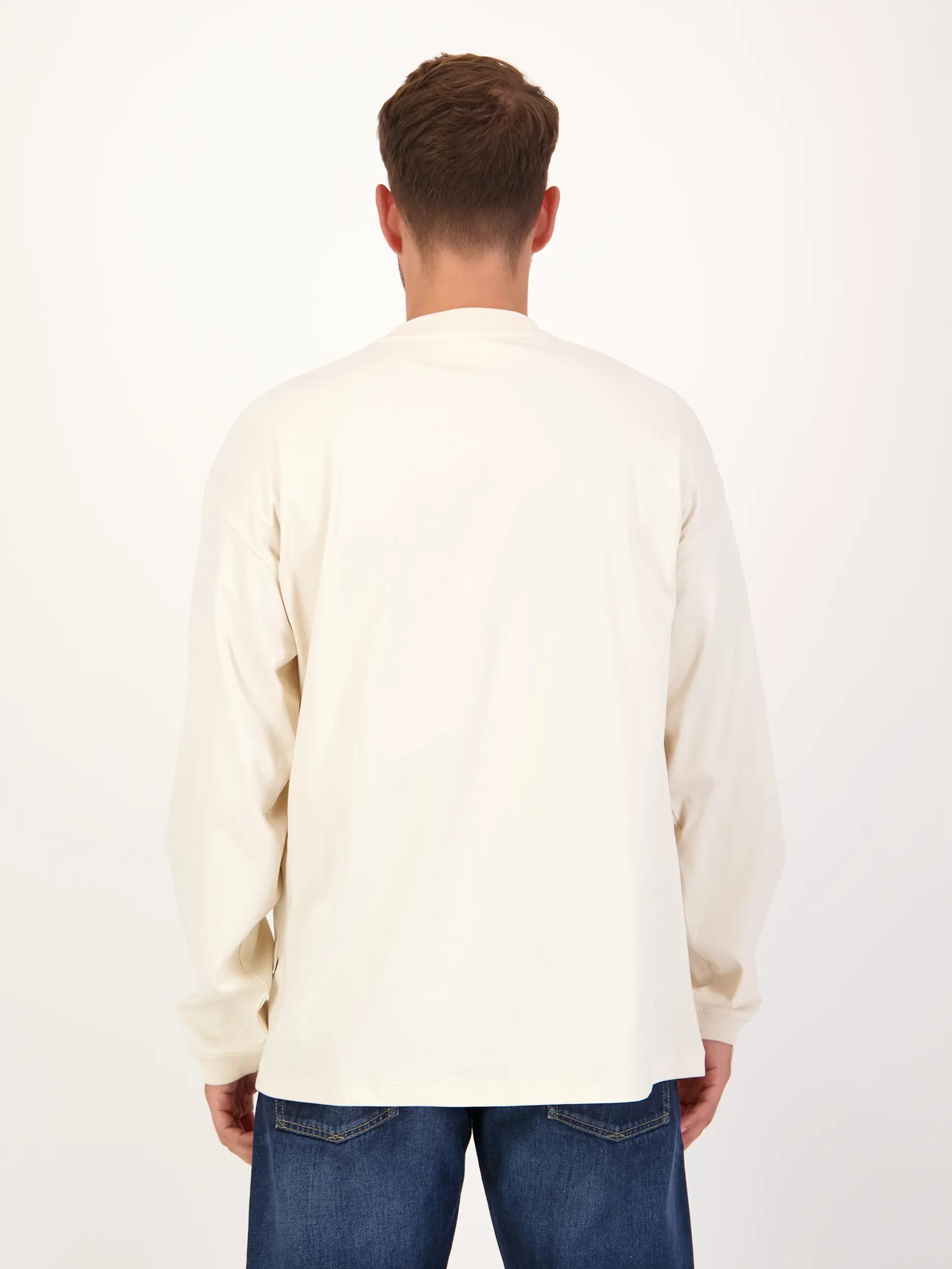 Langarmshirt 'Lionel' - Artikel Rückseite getragen von einem Modell - Farbe: Beige
