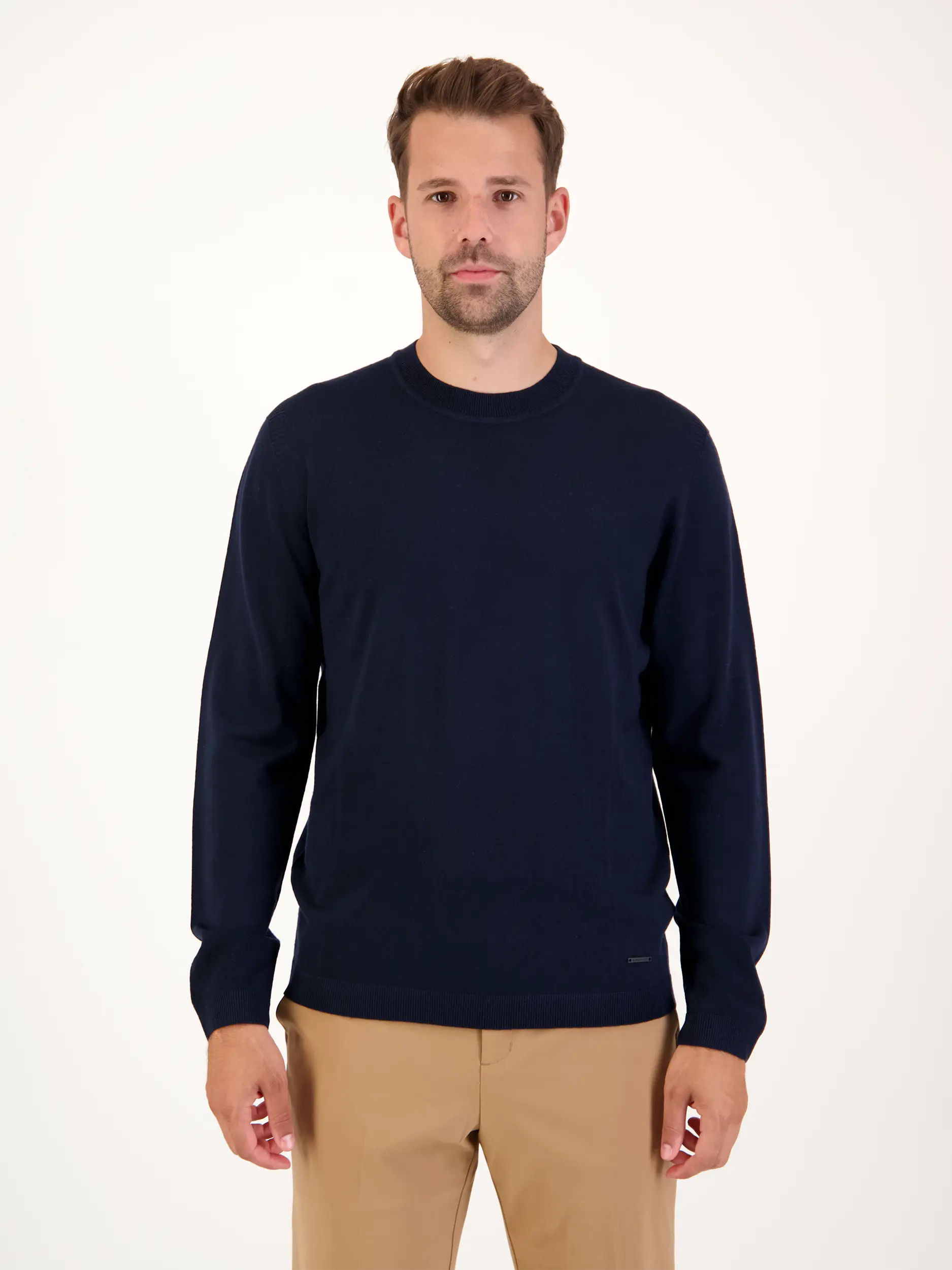 Pullover 'Foton' aus Wolle langarm - Artikel Vorderseite getragen von einem Modell - Farbe: Blau