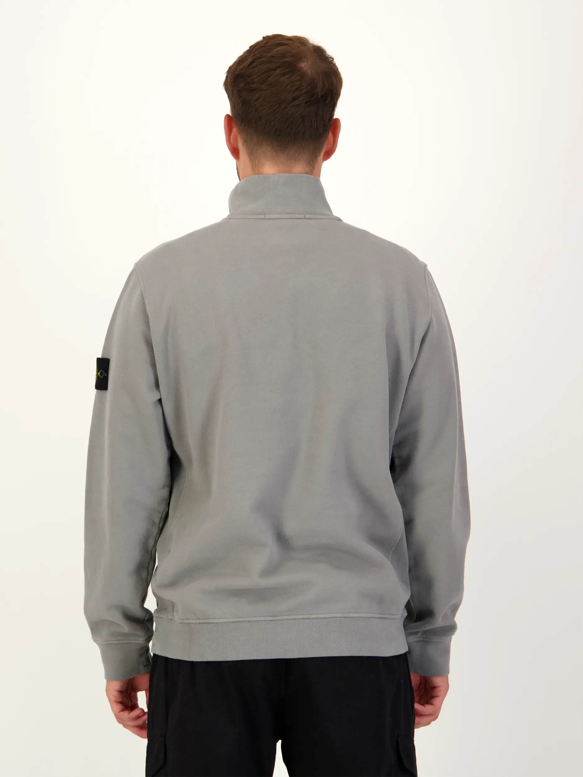 Sweatshirt - Artikel Rückseite getragen von einem Modell