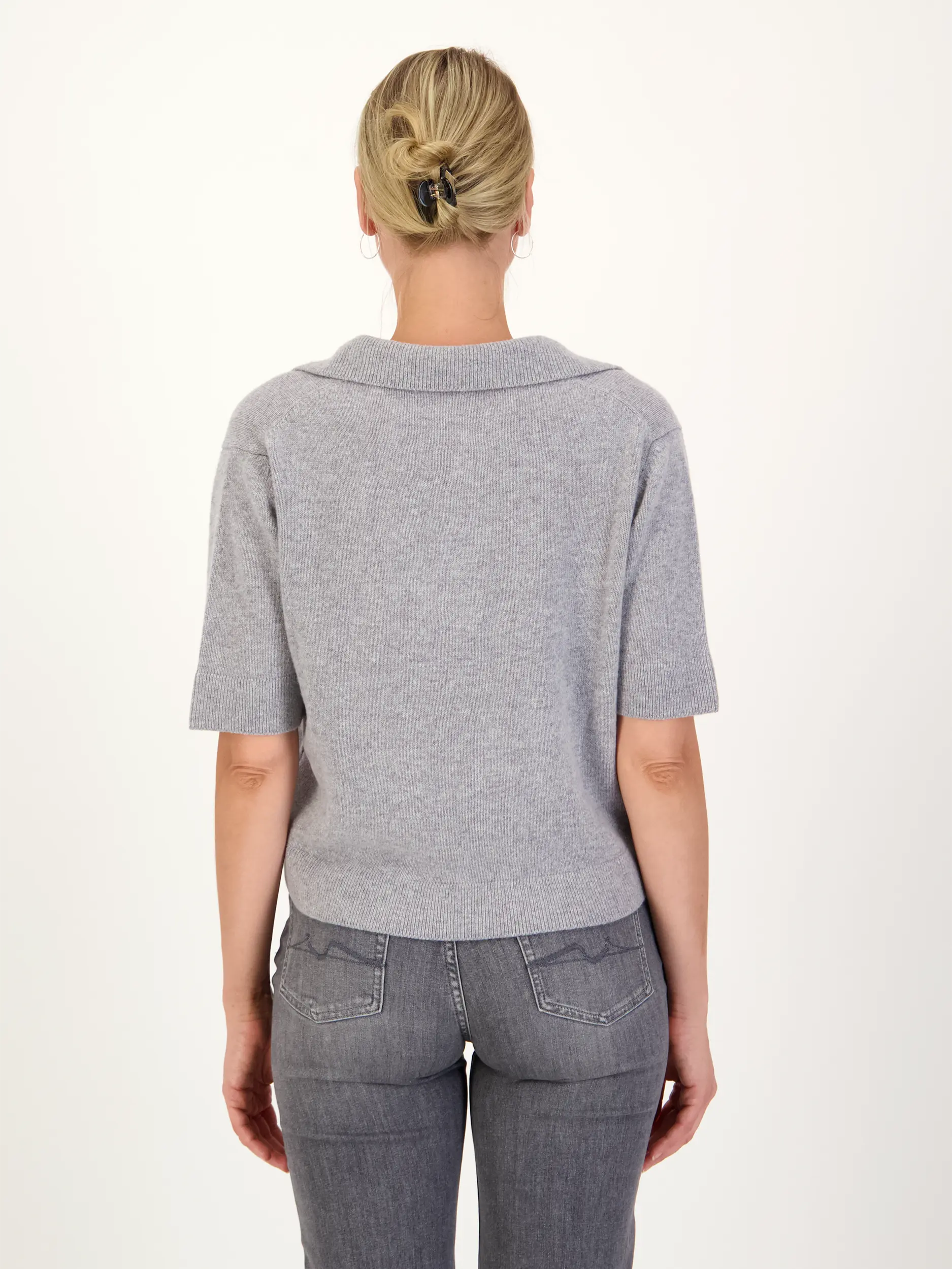 Strickpolo 'Wilma' aus Kaschmir-Mix kurzarm - Artikel Rückseite getragen von einem Modell