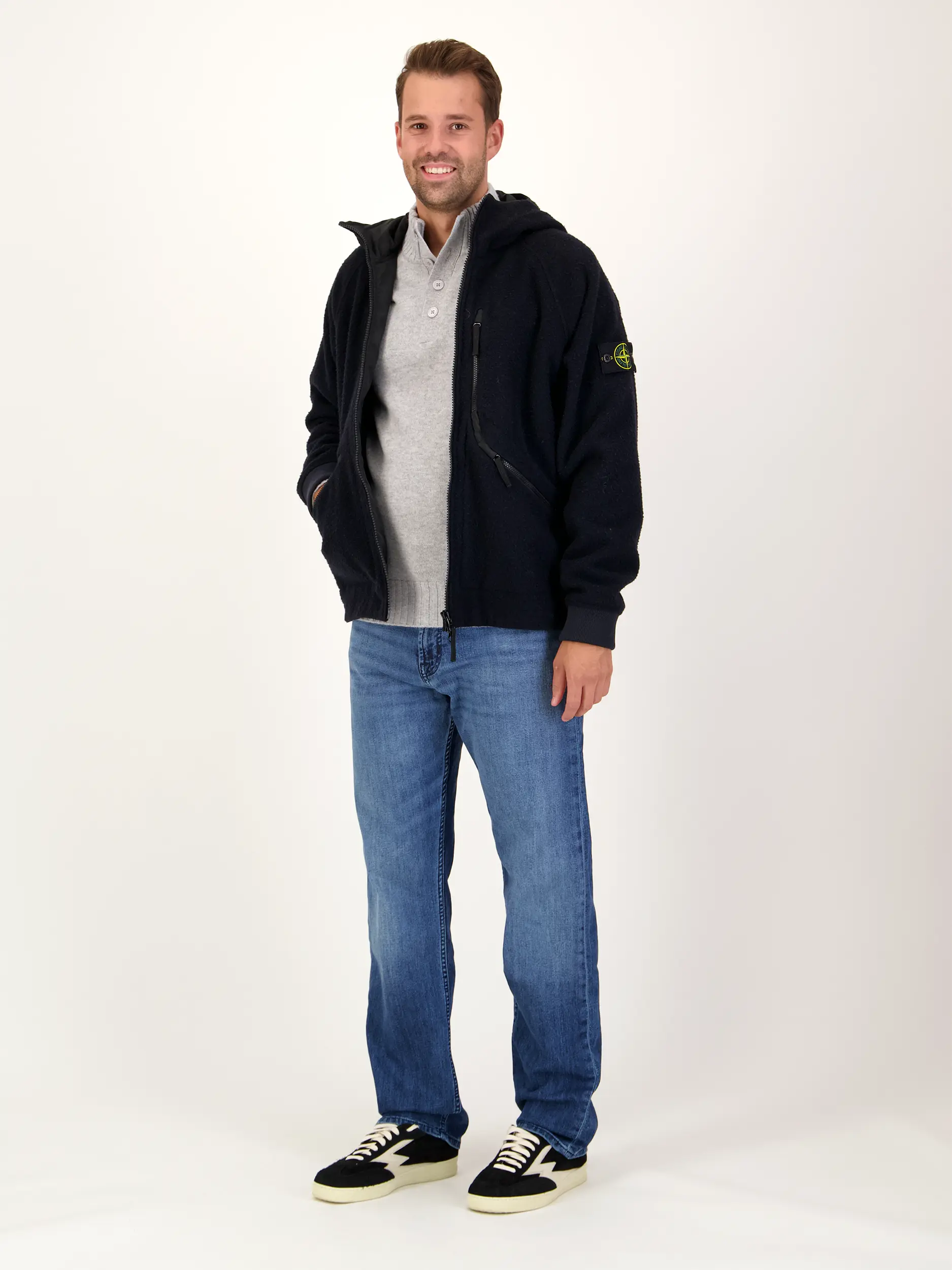 Jacke aus Schurwoll-Mix - Artikel Teil eines Outfits getragen von einem Modell - Farbe: Blau