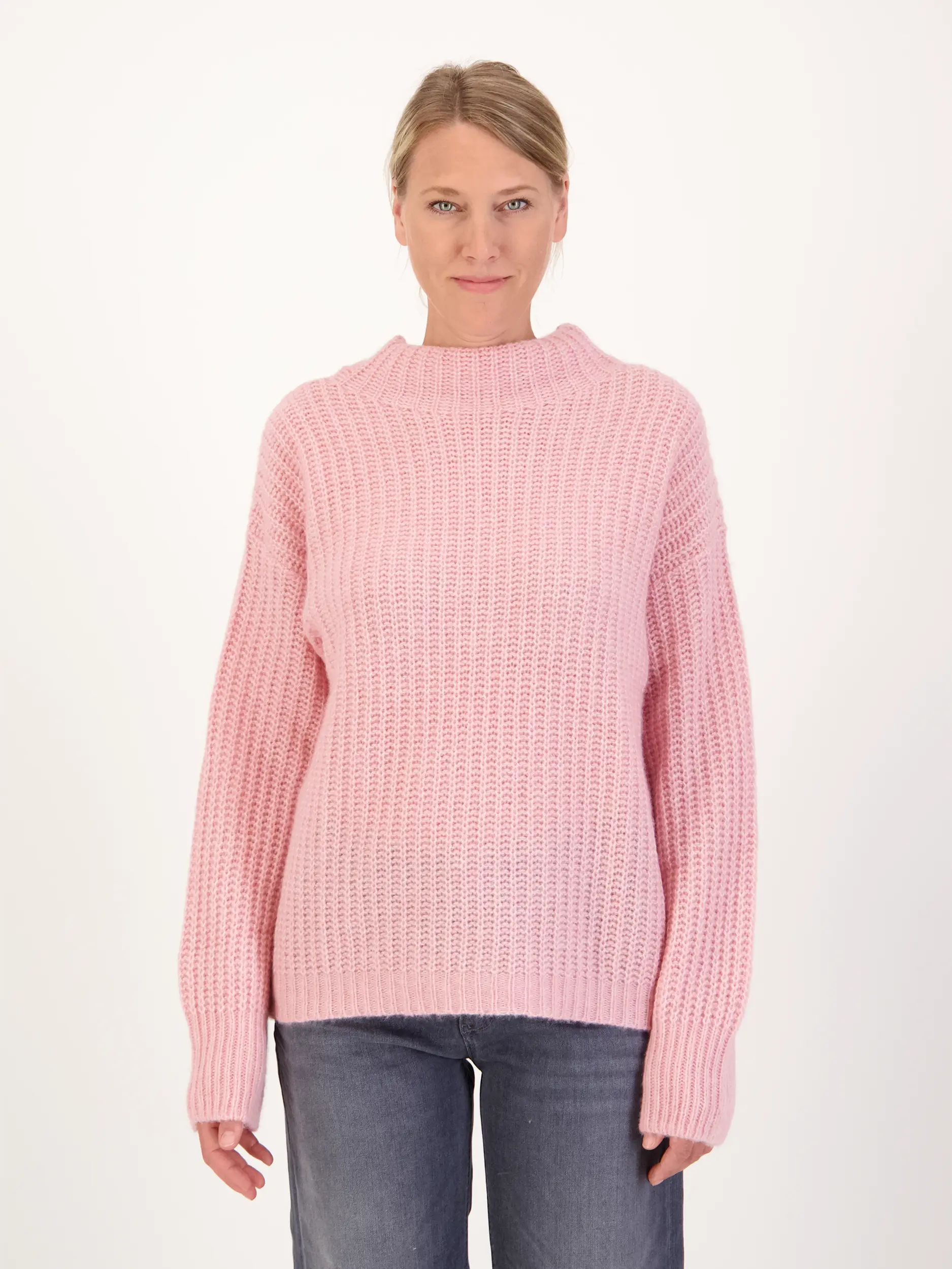Pullover aus Kaschmir langarm - Artikel Vorderseite getragen von einem Modell - Farbe: Rosa&Pink