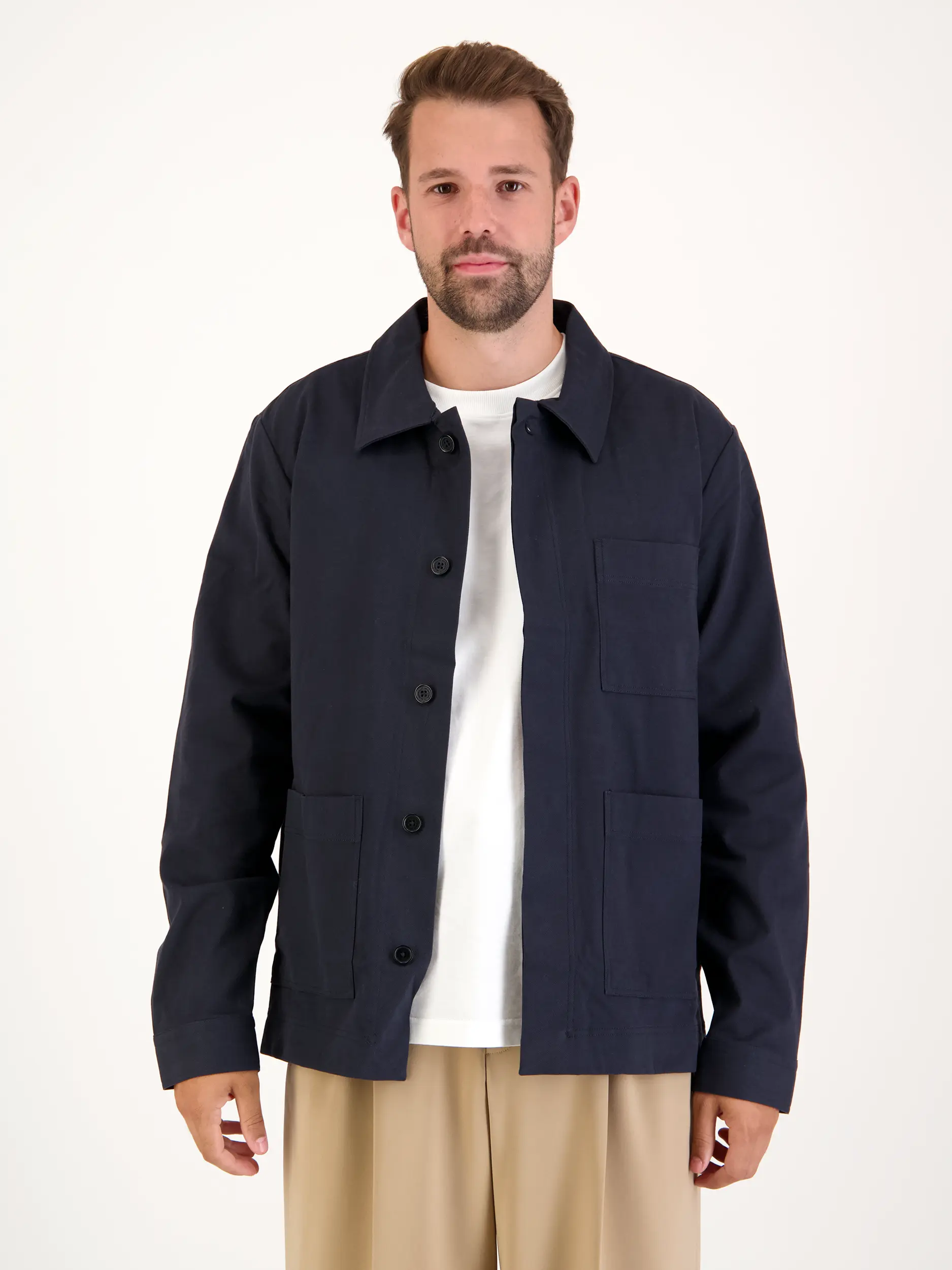 Overshirt 'Olav' - Artikel Vorderseite getragen von einem Modell - Farbe: Blau