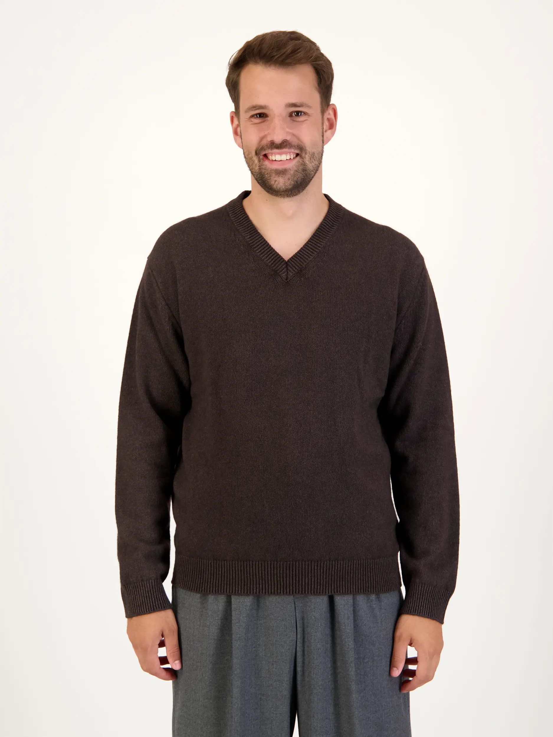 Pullover aus Kaschmir langarm - Artikel Vorderseite getragen von einem Modell - Farbe: Braun