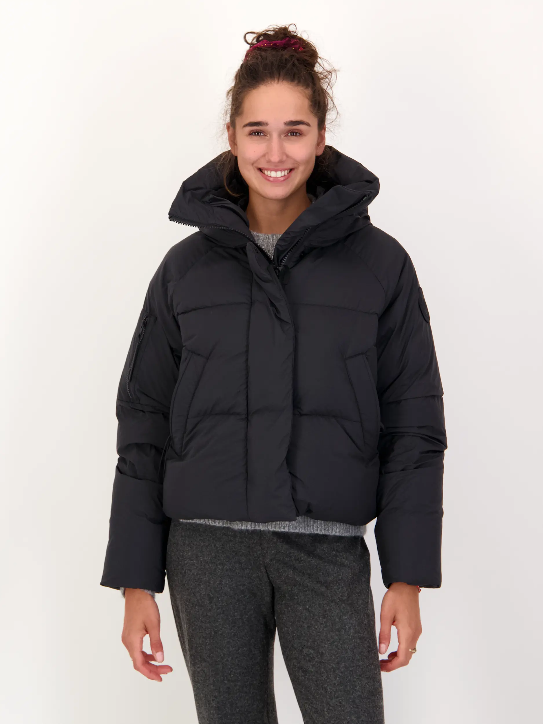 Steppjacke 'Chilliwack Puffer' - Artikel Vorderseite getragen von einem Modell - Farbe: Schwarz