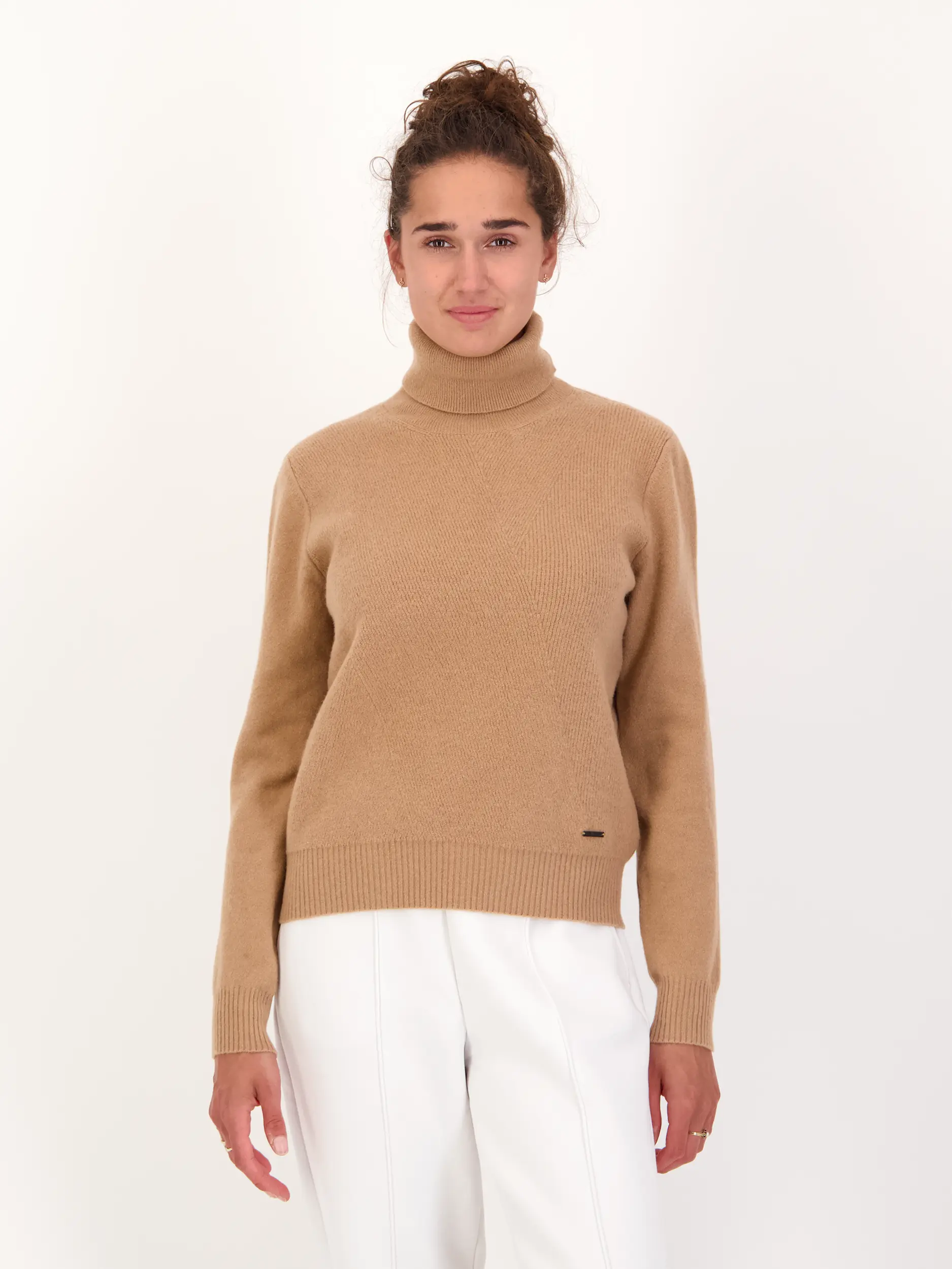 Pullover 'Famma'  - Artikel Vorderseite getragen von einem Modell - Farbe: Braun