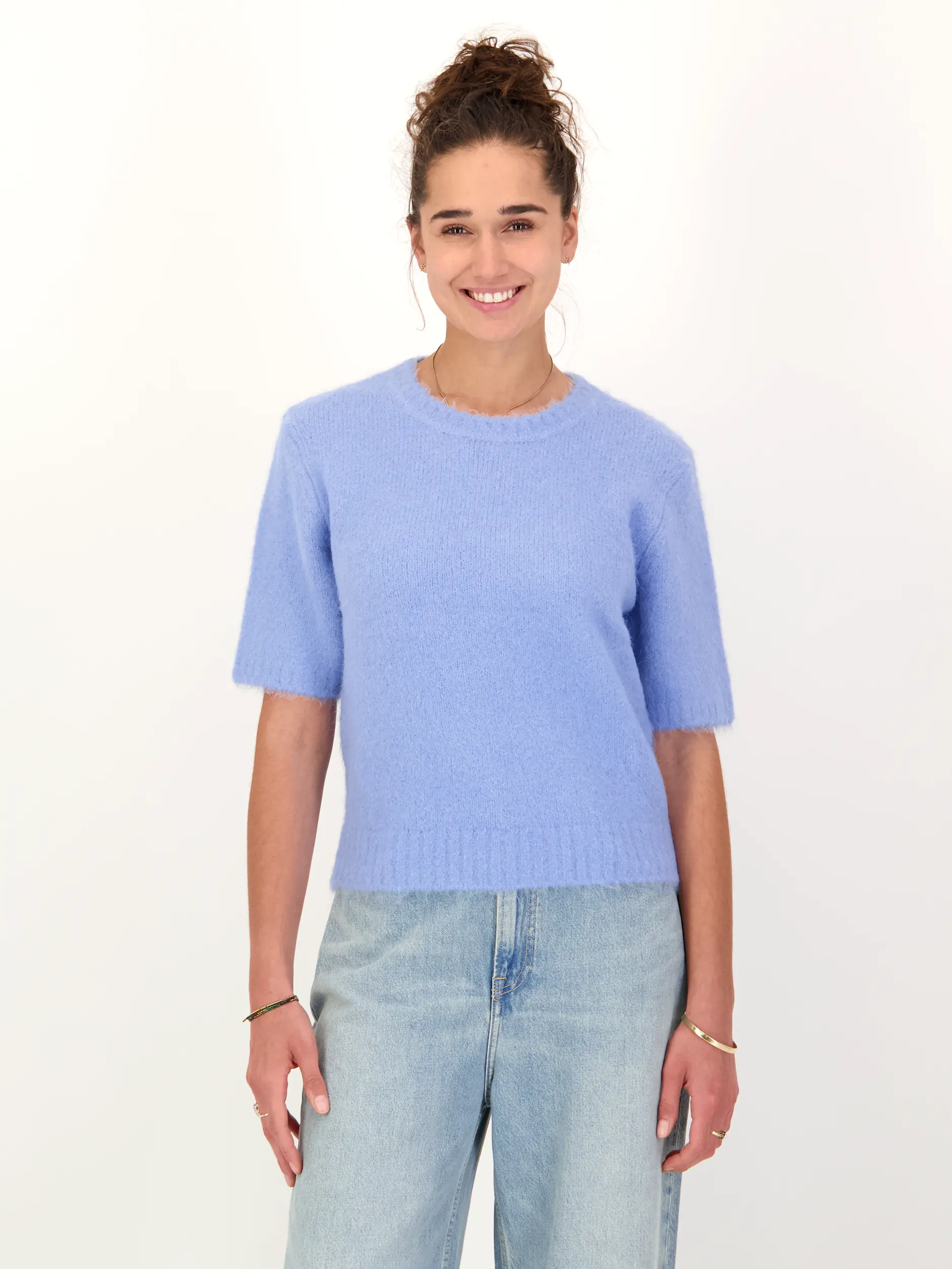 Pullover 'Sajeanne' - Artikel Vorderseite getragen von einem Modell - Farbe: Blau