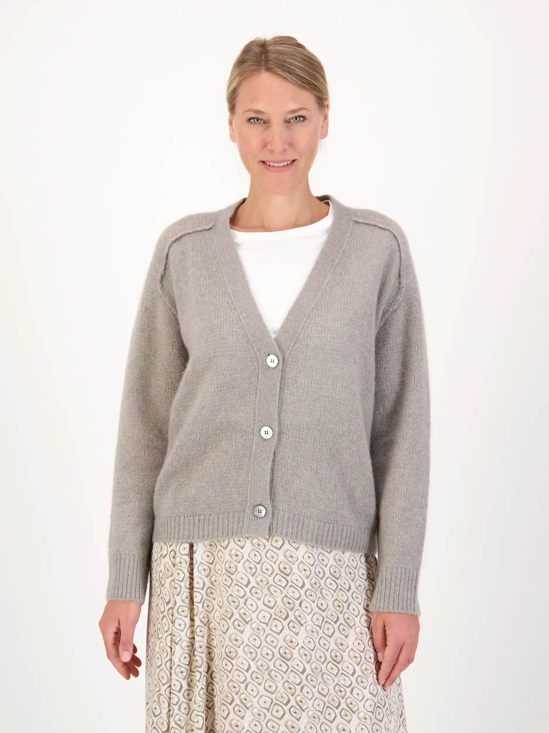 Strickjacke aus Kaschmir - Artikel Vorderseite getragen von einem Modell - Farbe: Grün